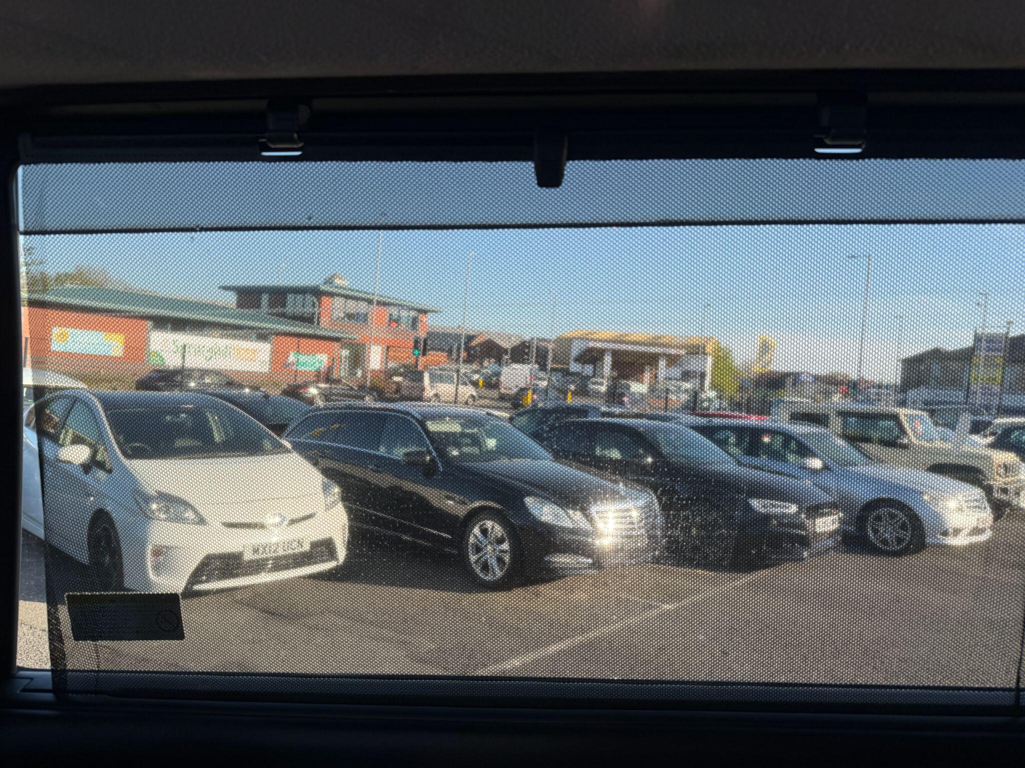 Nissan Elgrand - Image 37