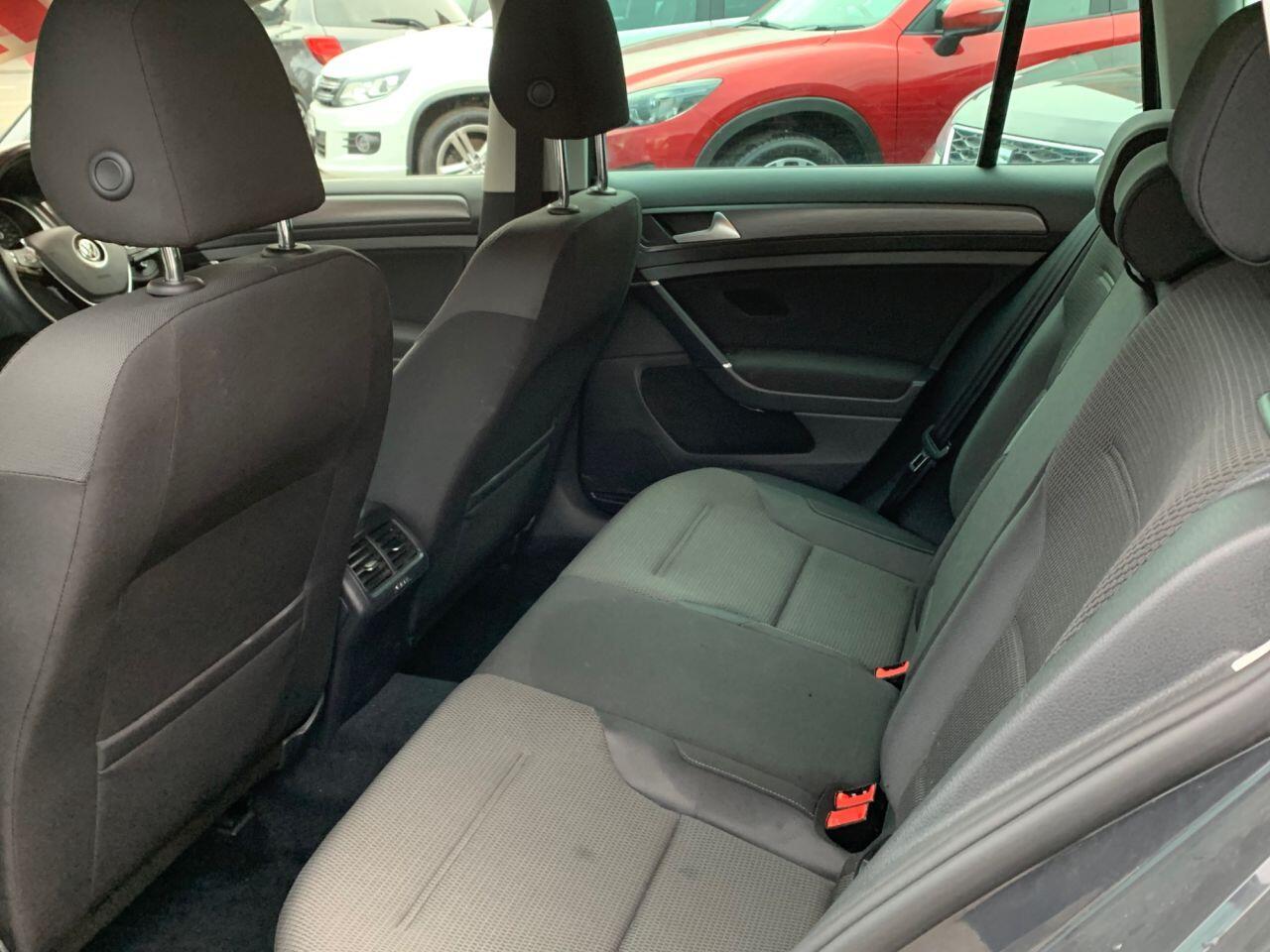 Volkswagen Golf - Image 11