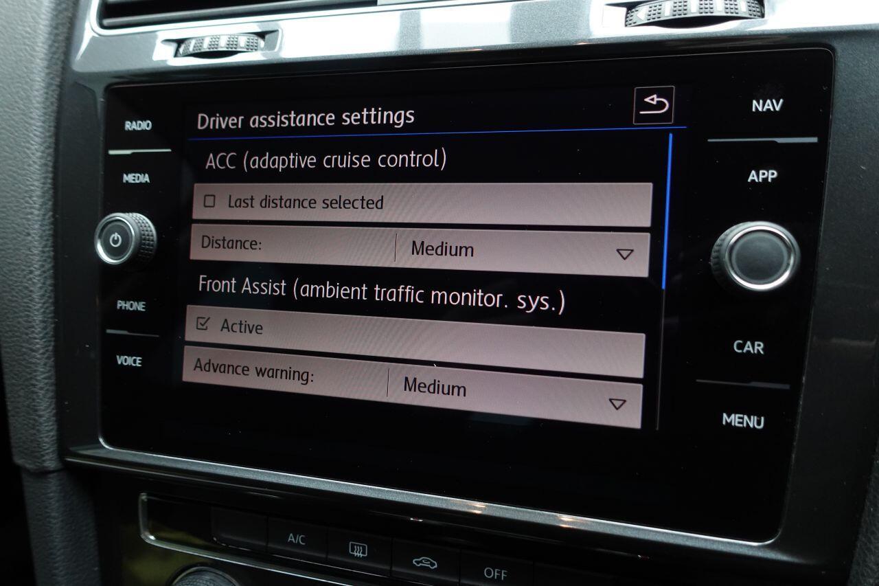 Volkswagen Golf - Image 30