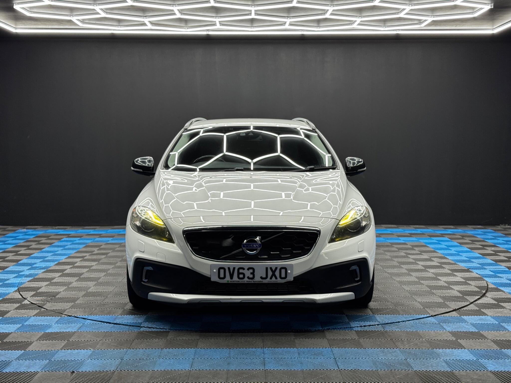 Volvo V40 CROSS COUNTRY - Image 2