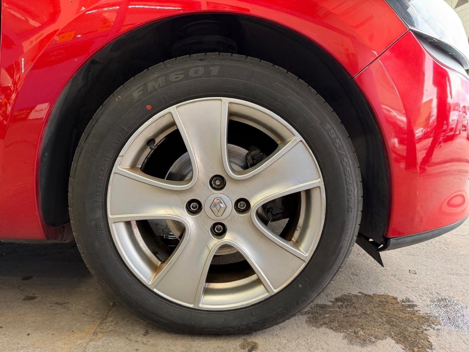 Renault Clio - Image 9