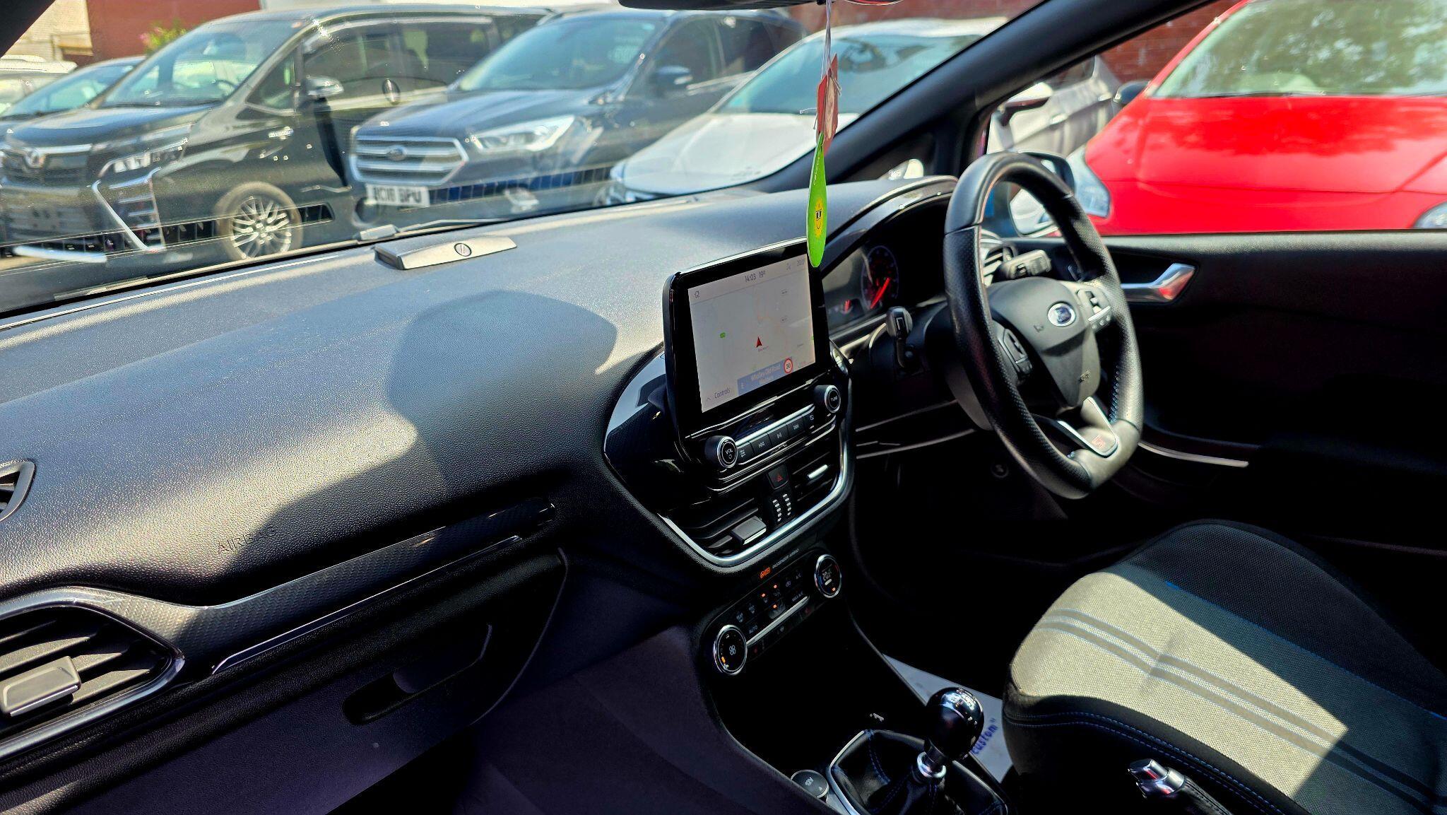 Ford Fiesta - Image 13