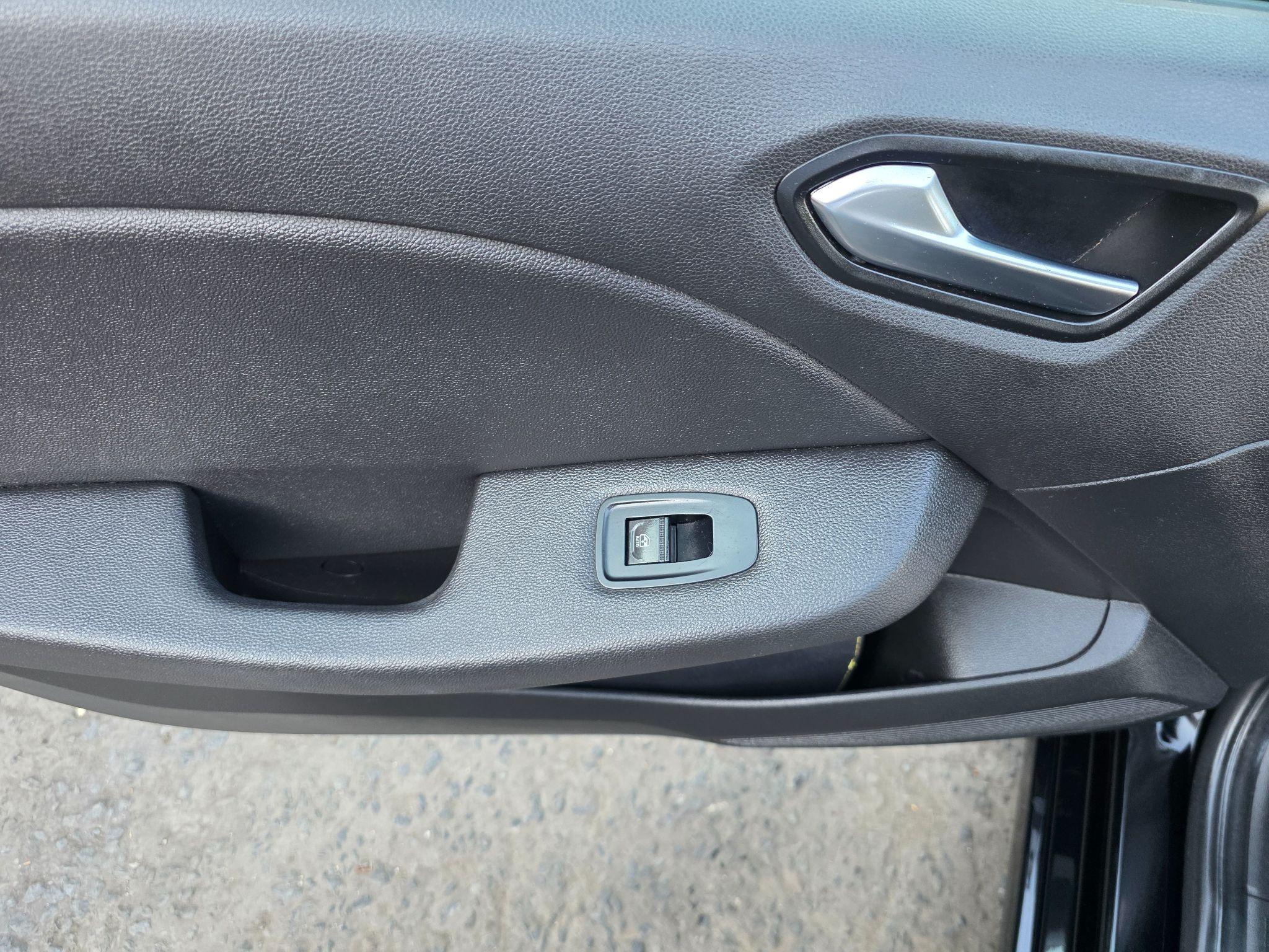 Renault Clio - Image 28