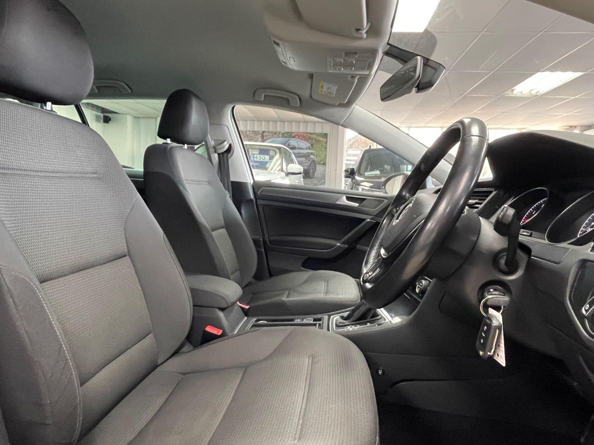 Volkswagen Golf - Image 25