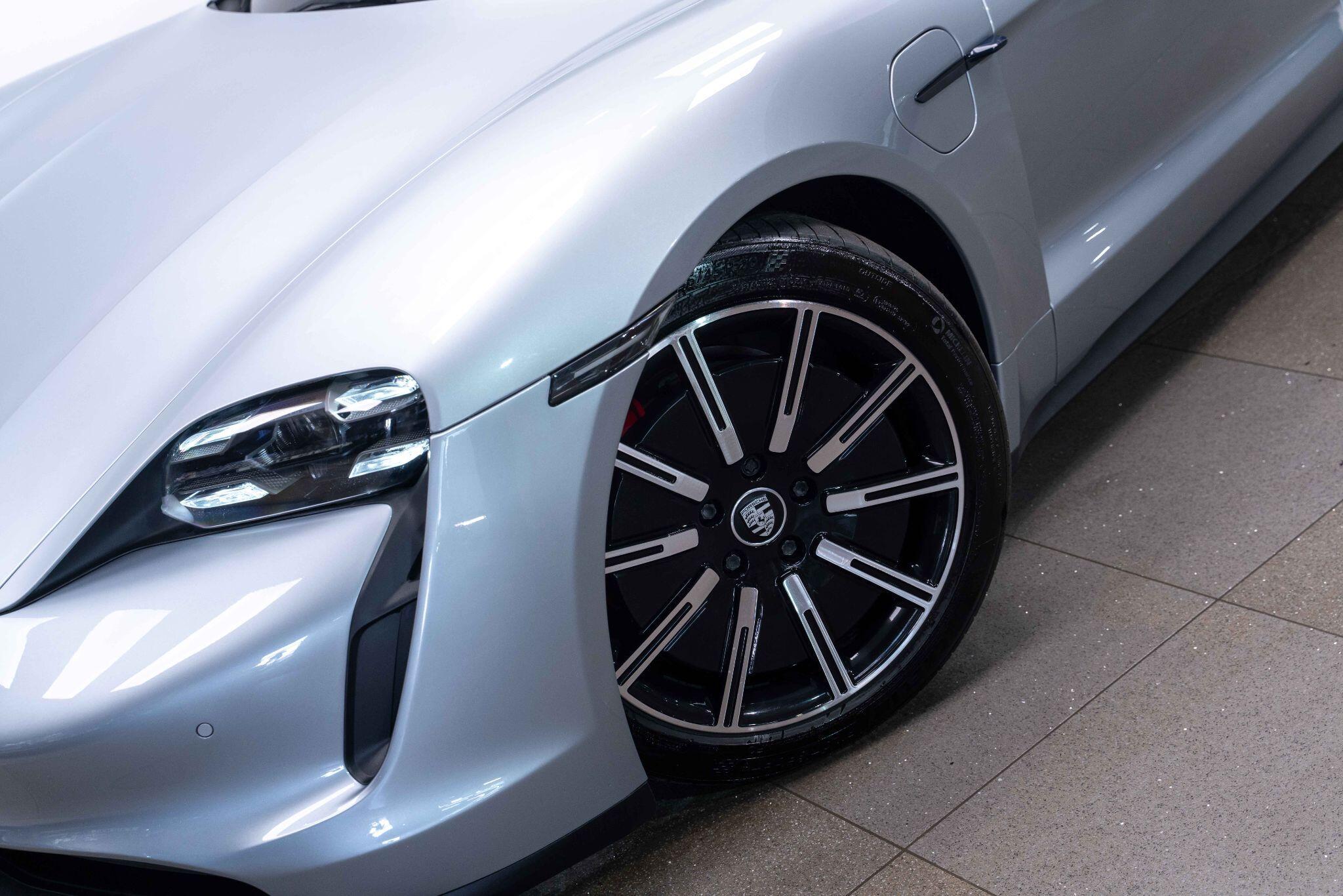 Porsche Taycan - Image 27