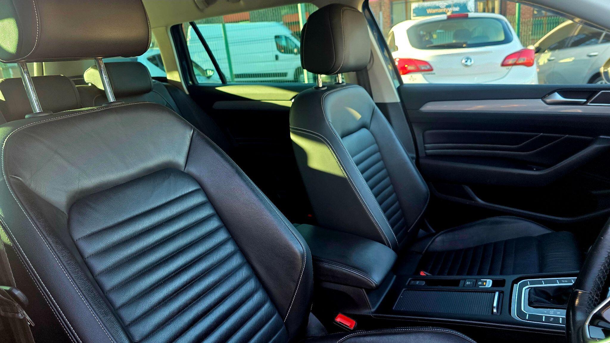 Volkswagen Passat - Image 12