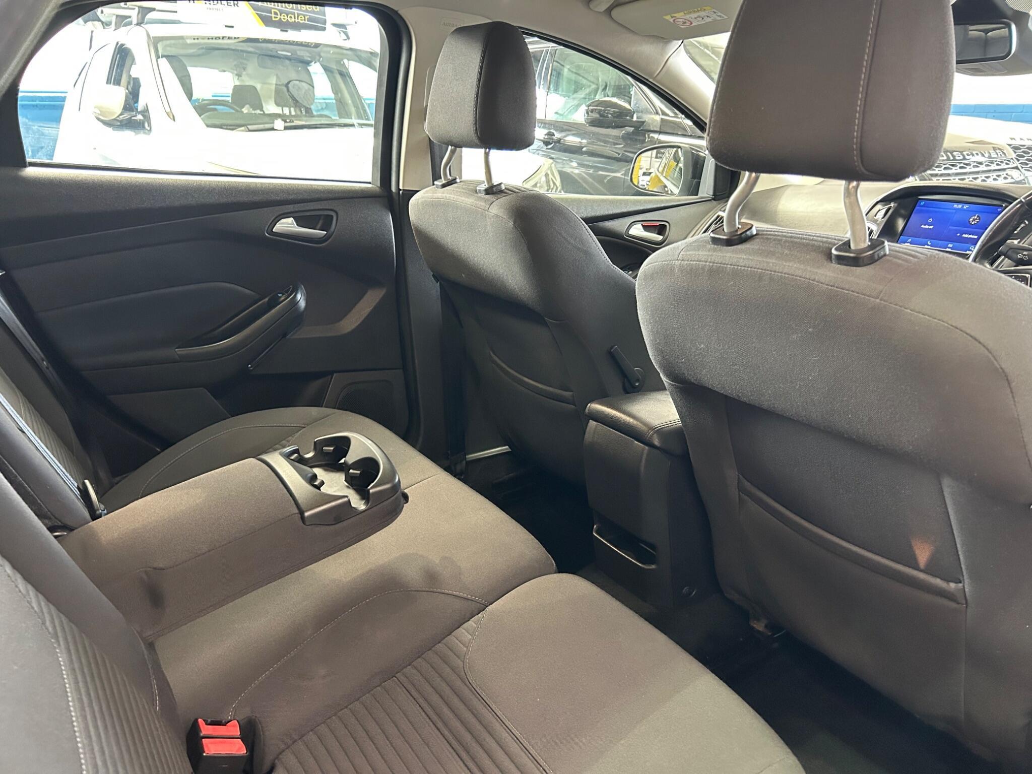 Ford Focus - Image 25