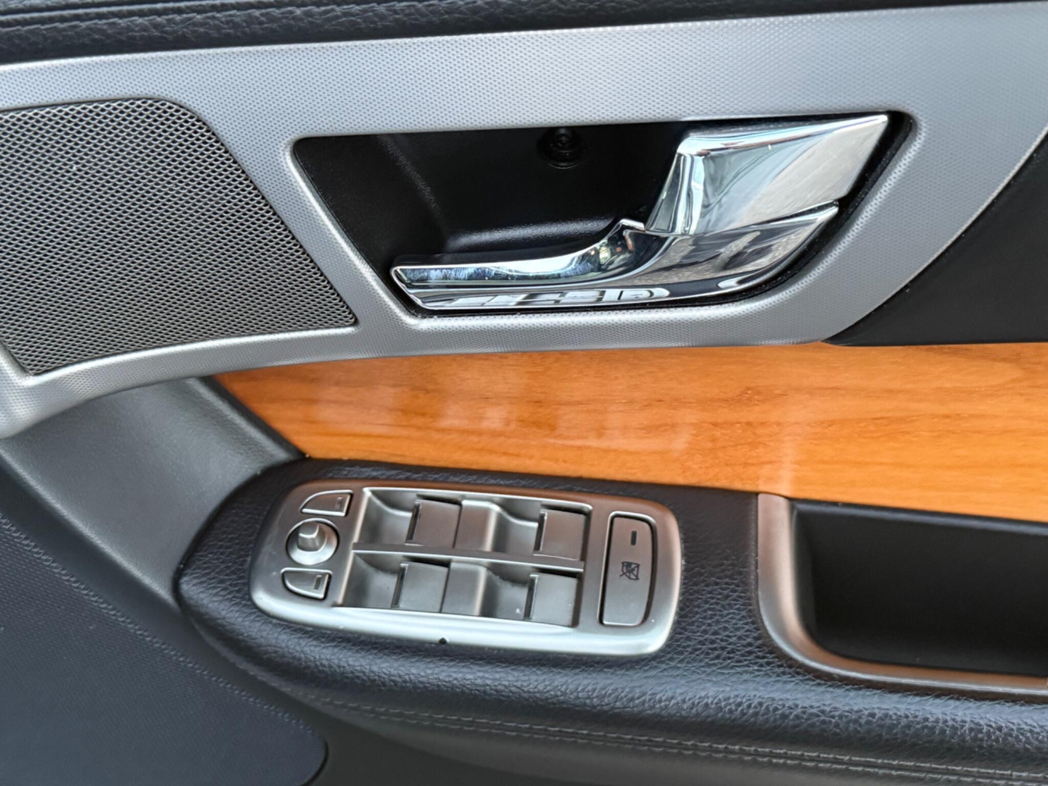 Jaguar XF - Image 24