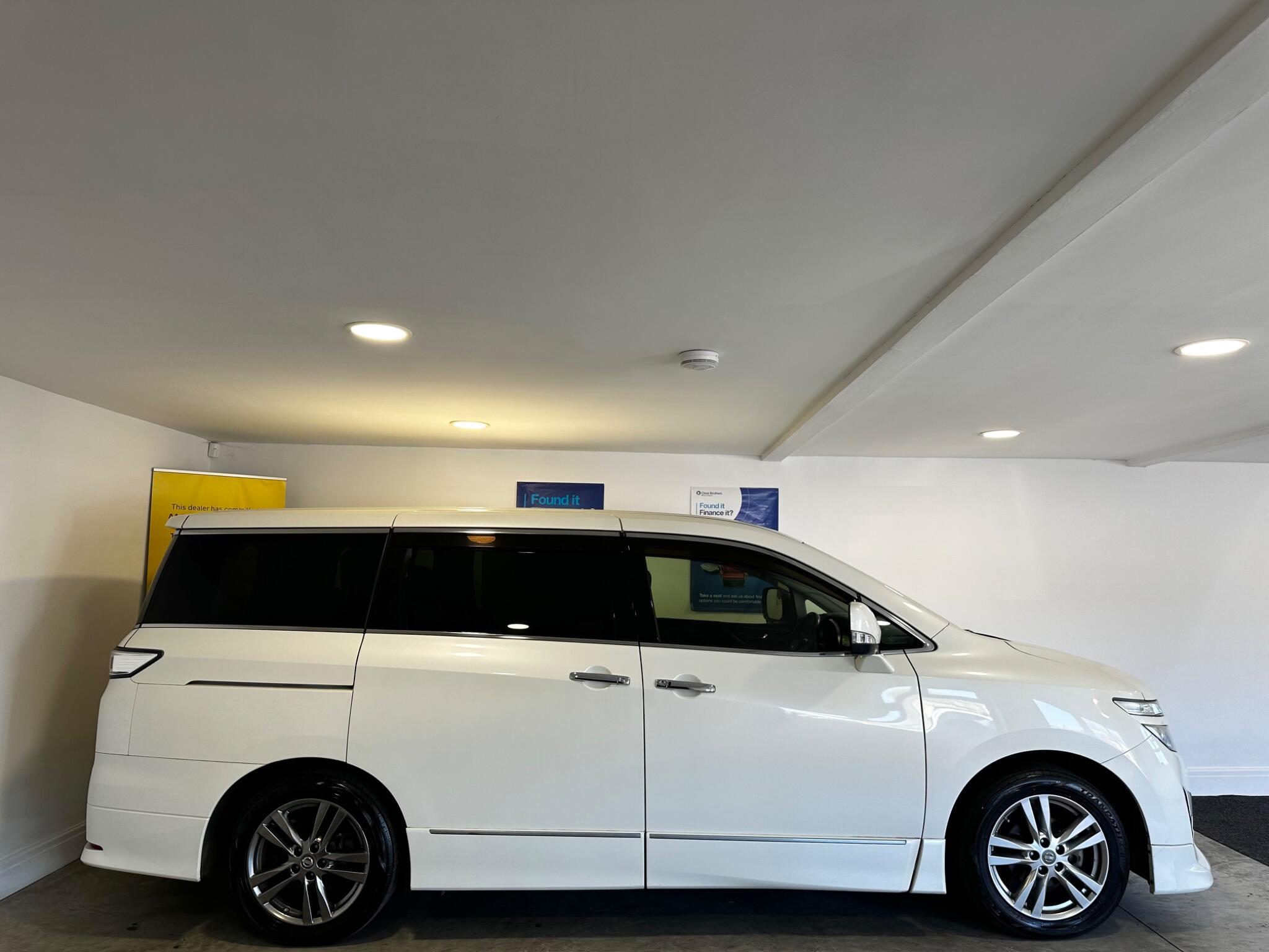 Nissan Elgrand - Image 5