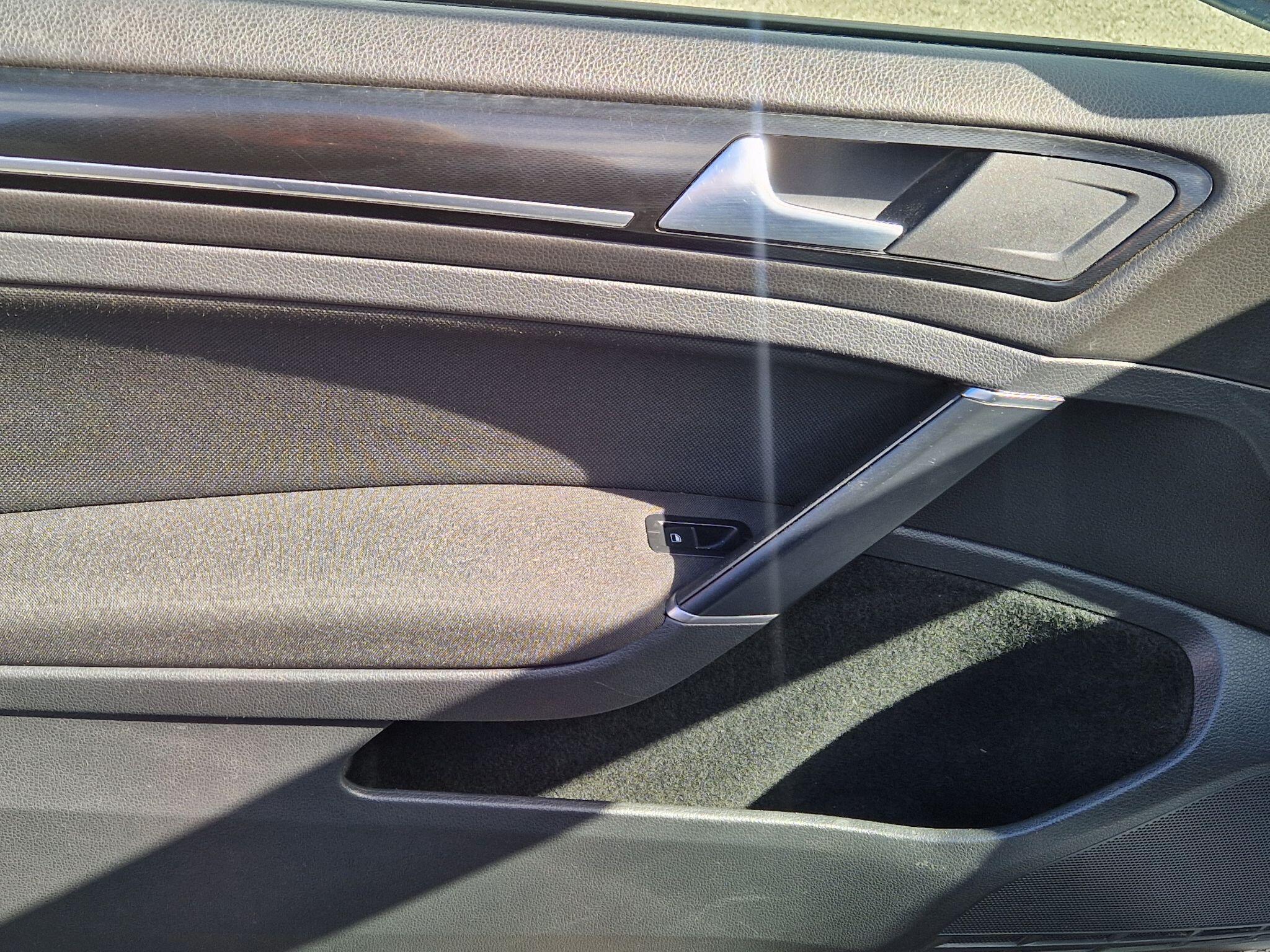 Volkswagen Golf - Image 36