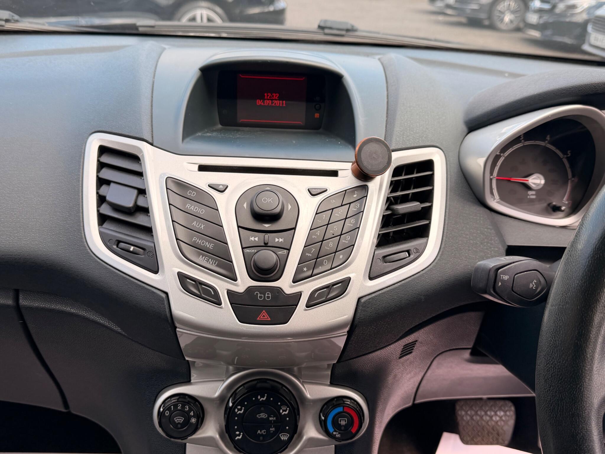 Ford Fiesta - Image 18