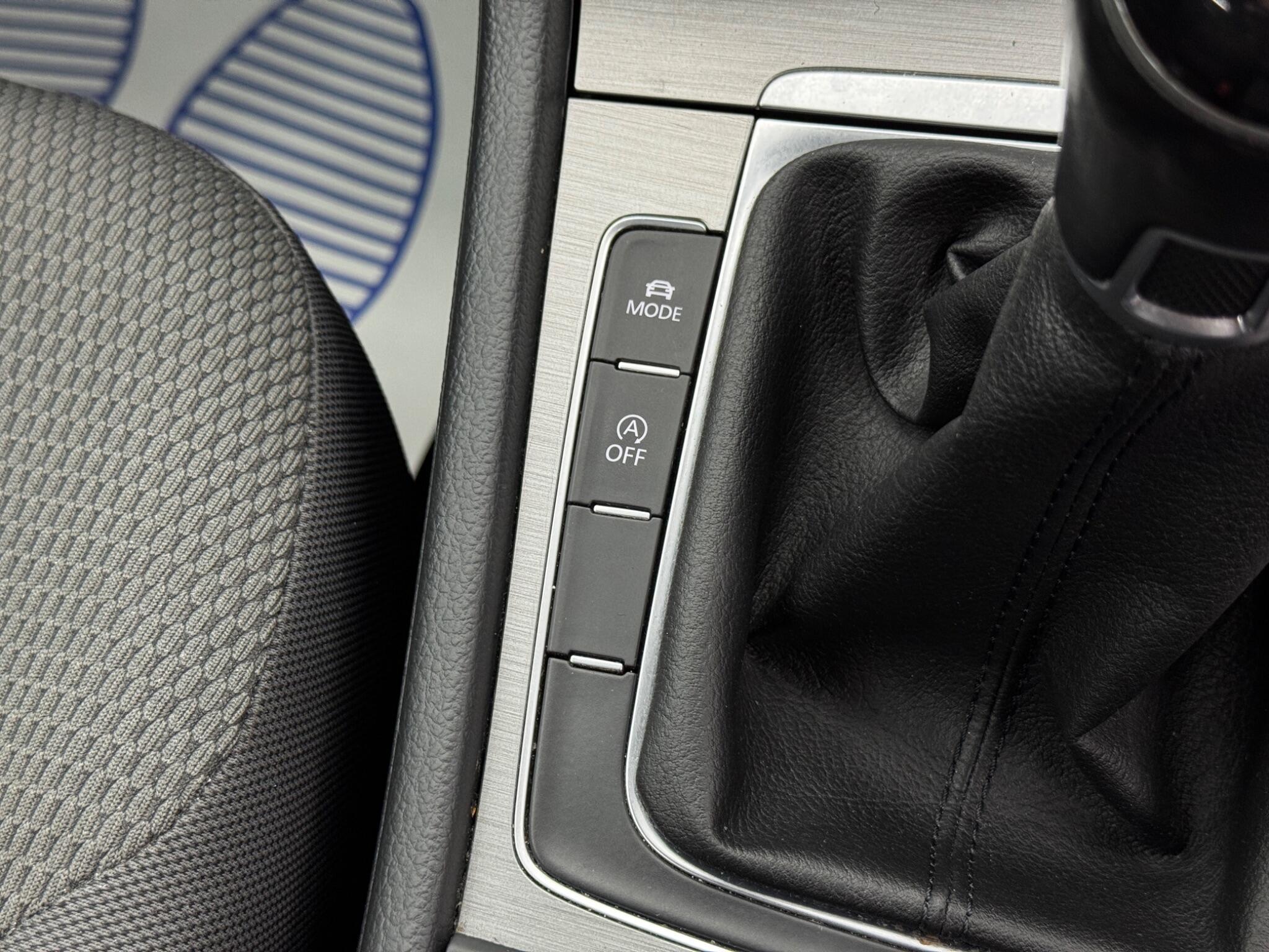 Volkswagen Golf - Image 27