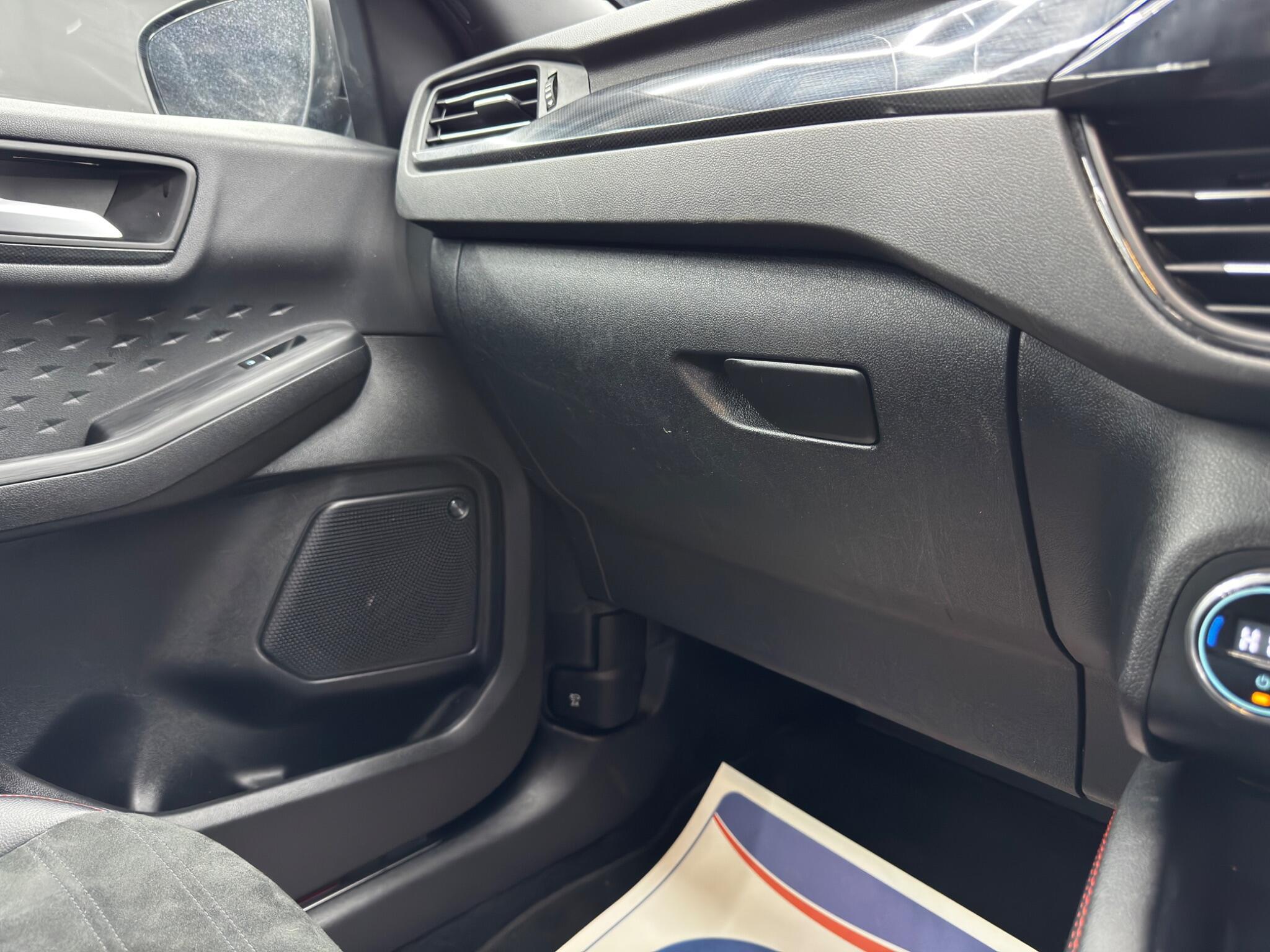 Ford Kuga - Image 36