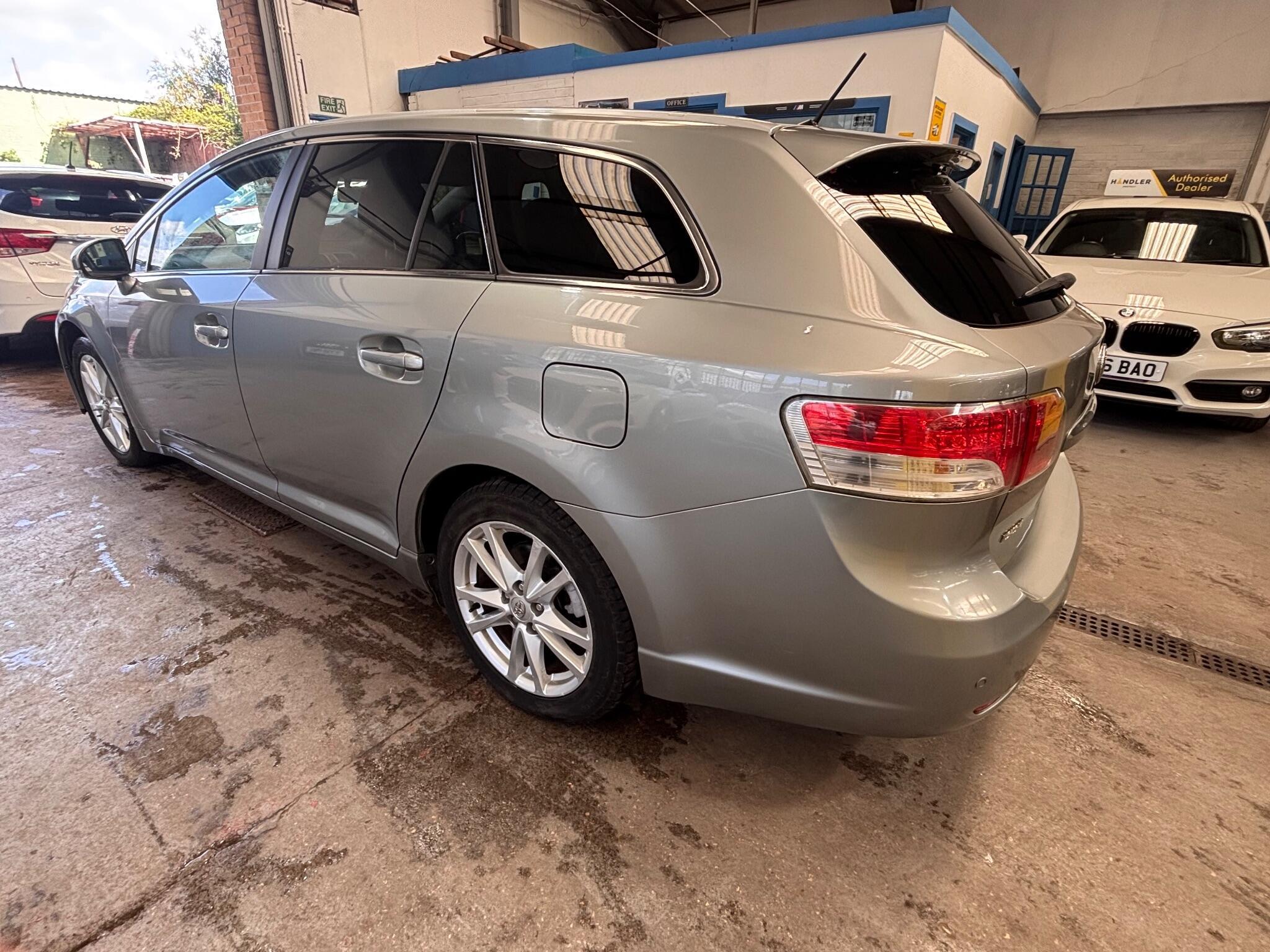 Toyota Avensis - Image 9