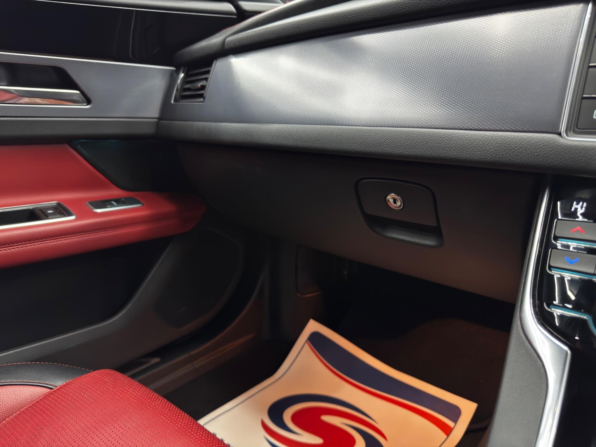 Jaguar XF - Image 35