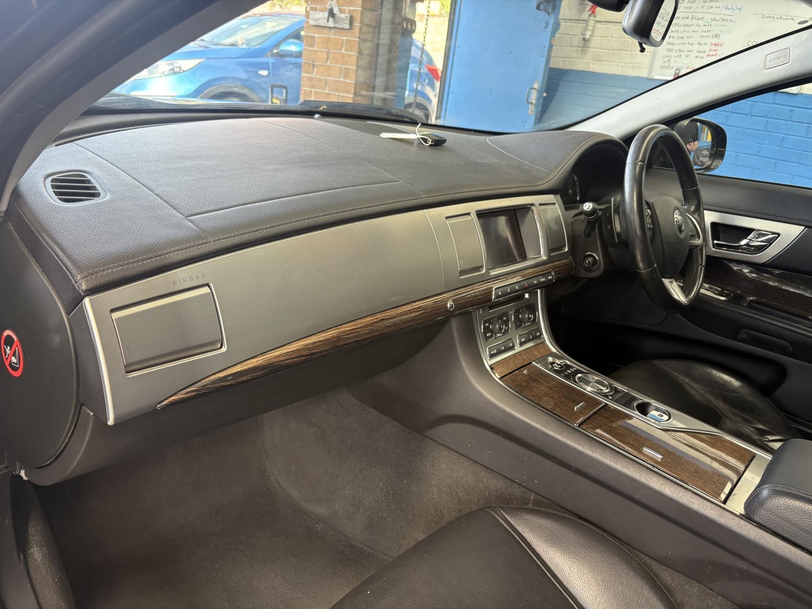 Jaguar XF - Image 20