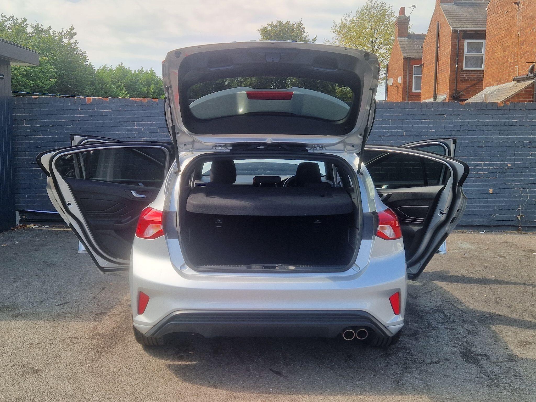 Ford Focus - Image 20
