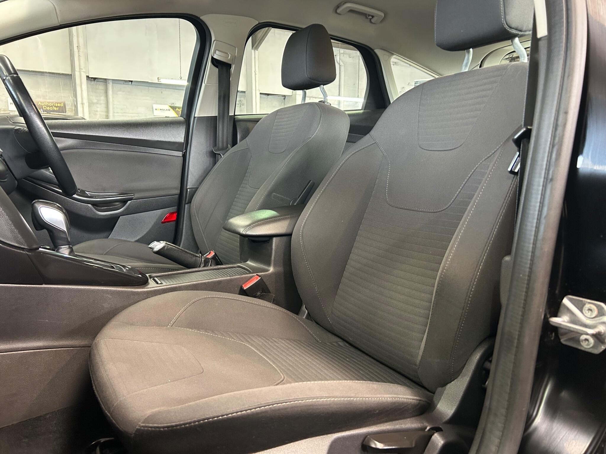 Ford Focus - Image 18