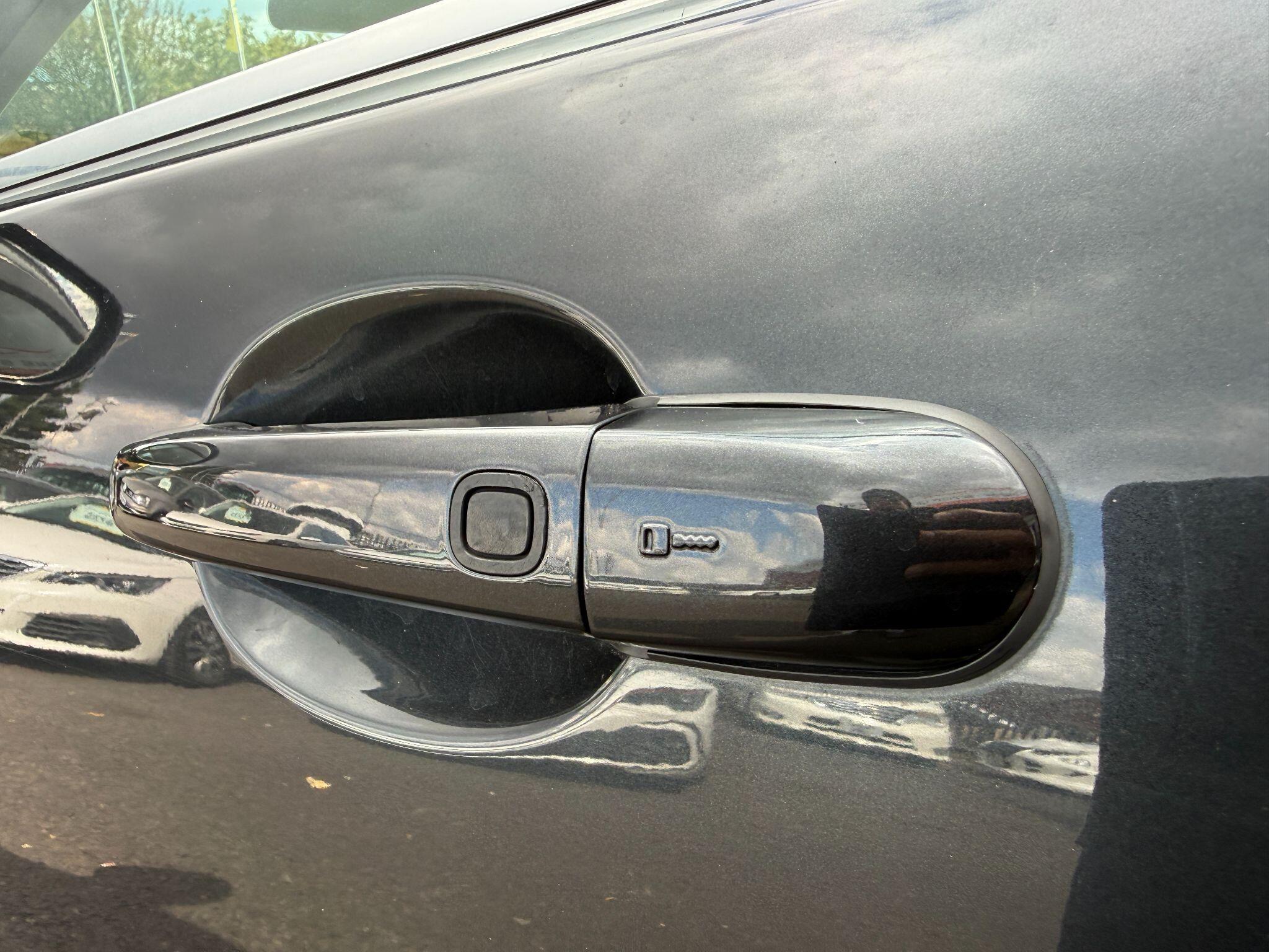 Jaguar XF - Image 17