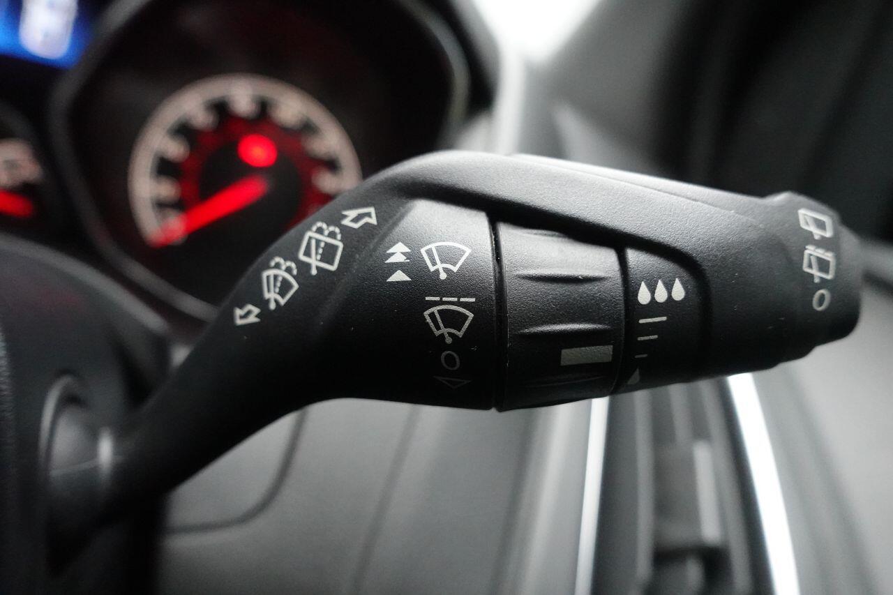 Ford Focus - Image 45