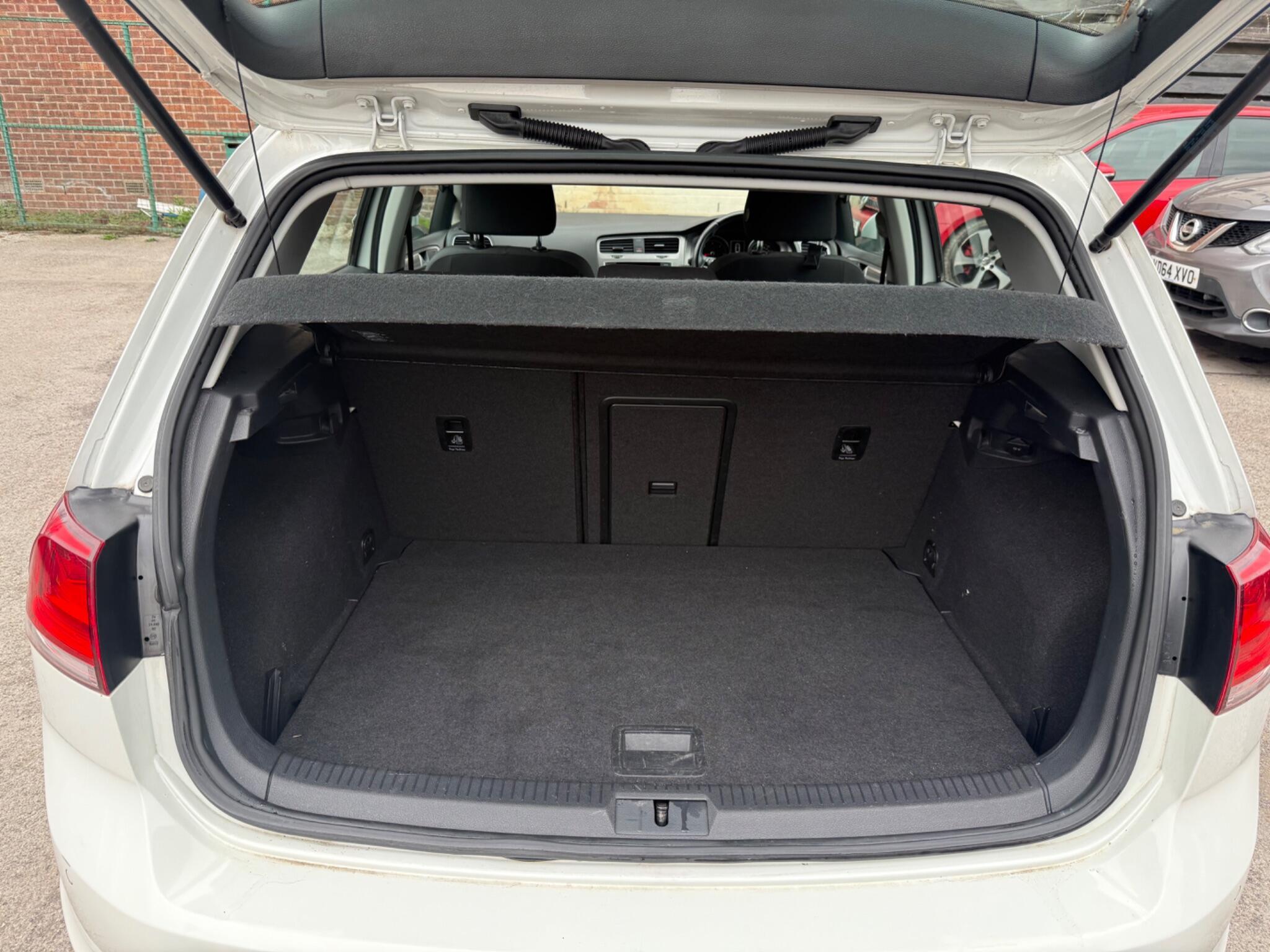 Volkswagen Golf - Image 28