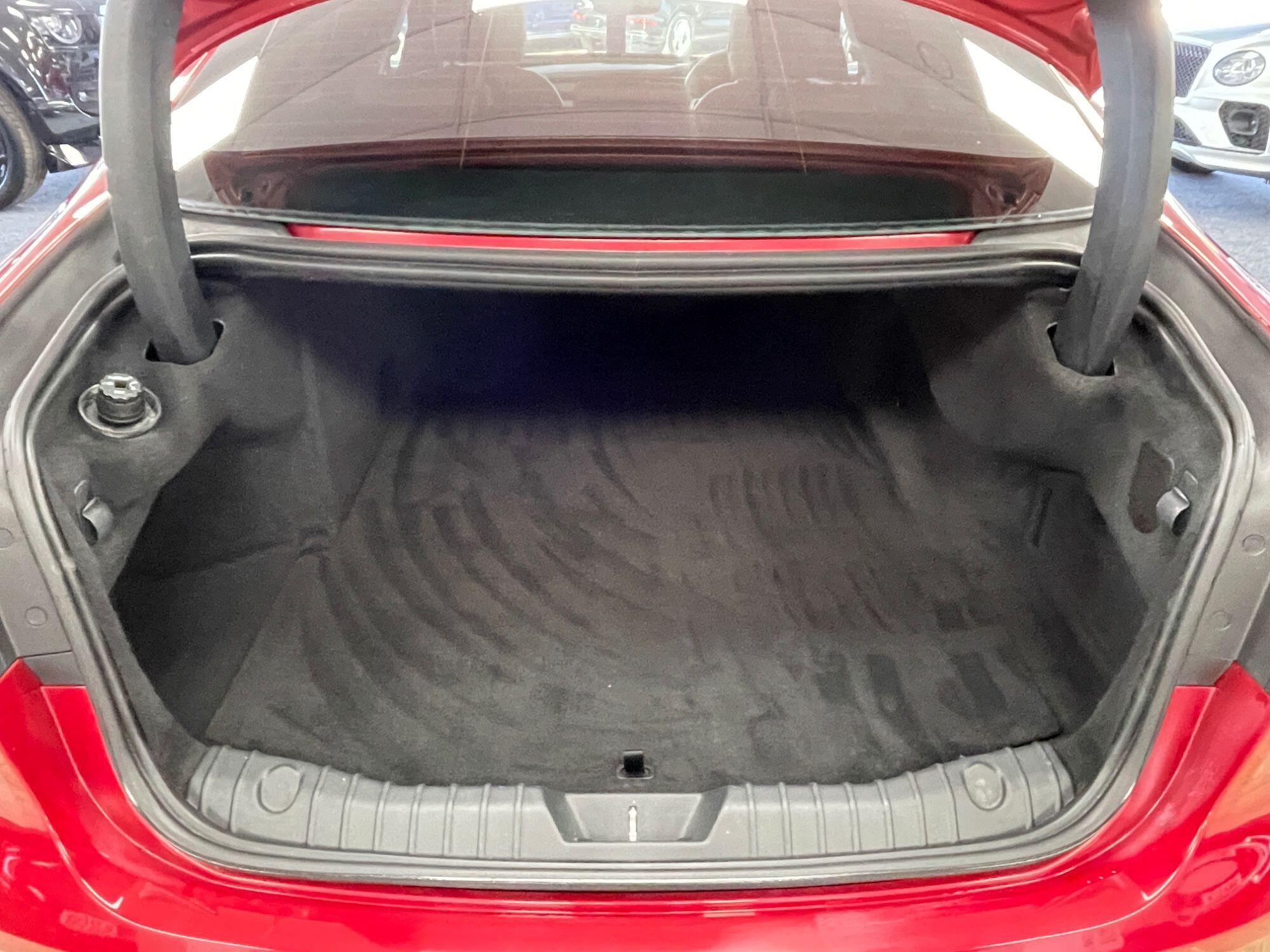 Jaguar XF - Image 17