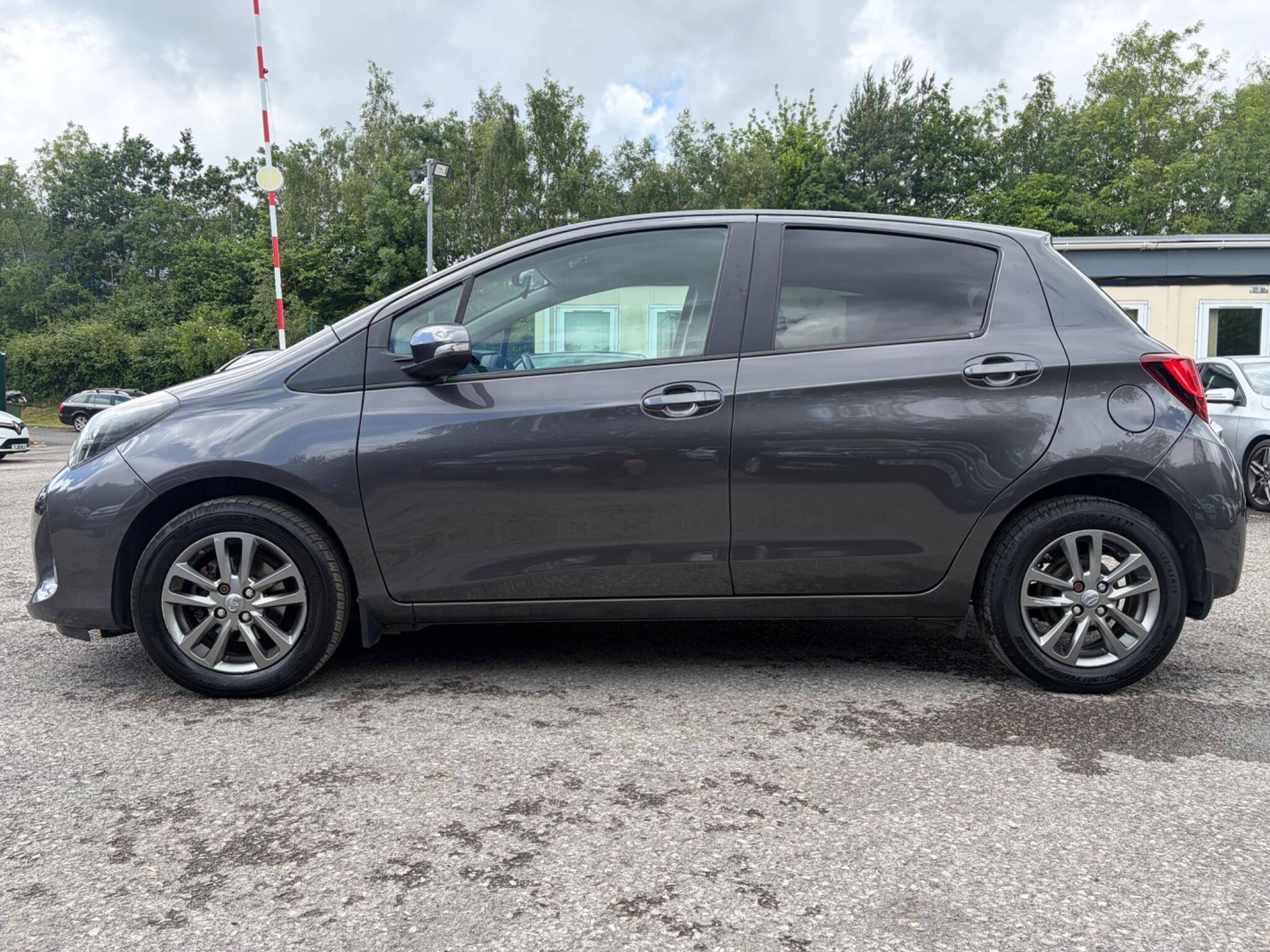 Toyota Yaris - Image 11