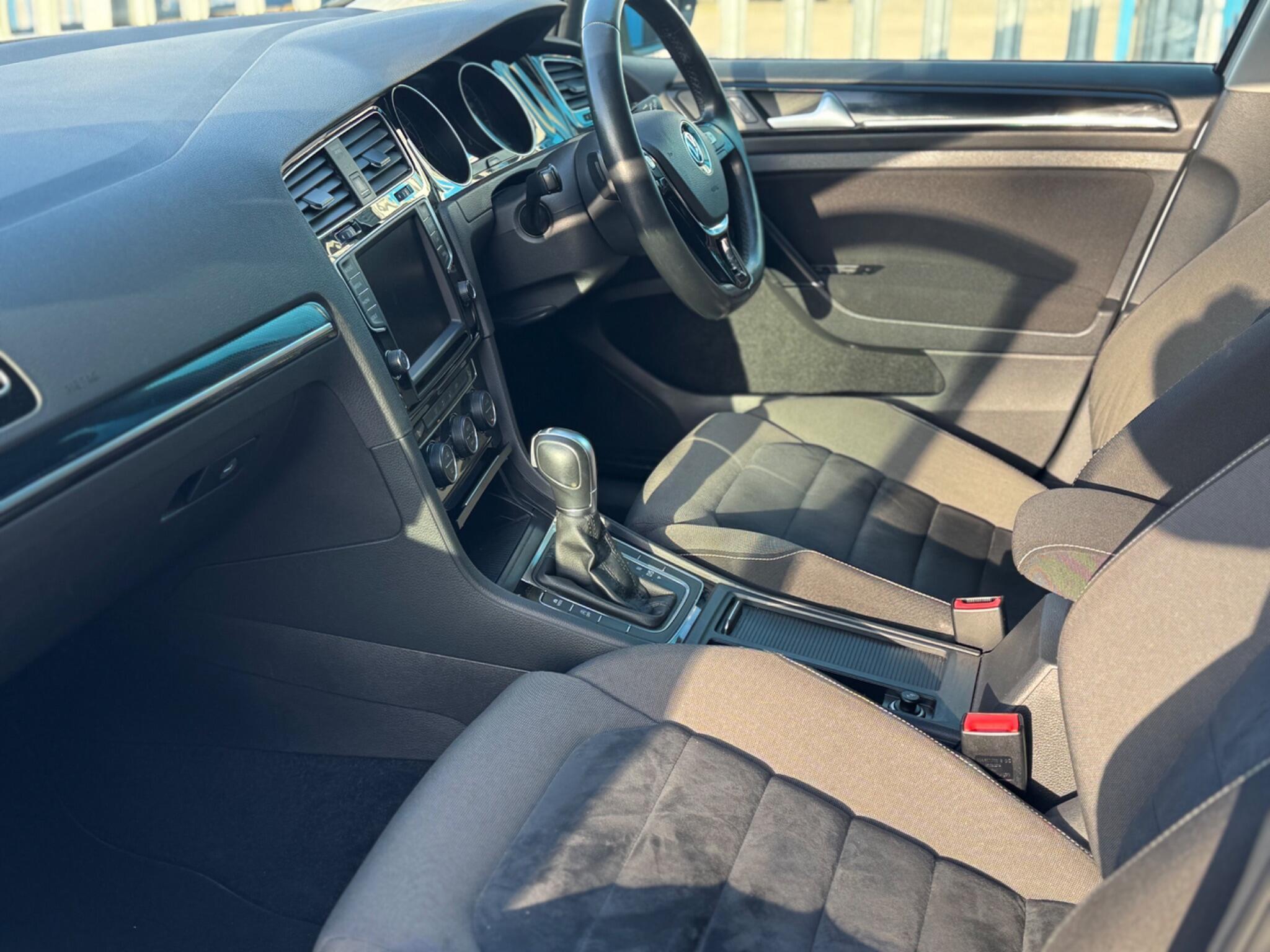 Volkswagen Golf - Image 58