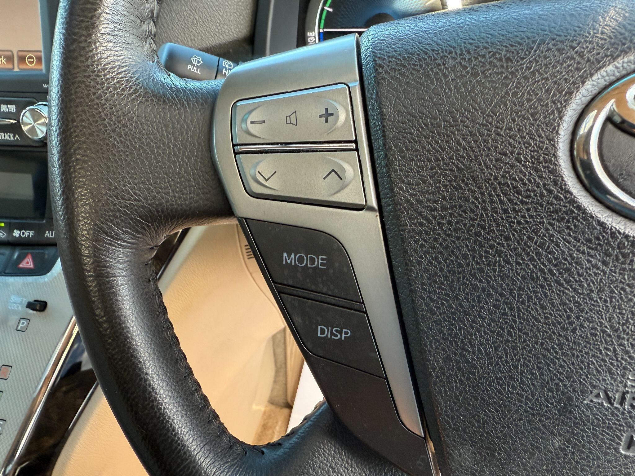 Toyota Alphard - Image 56