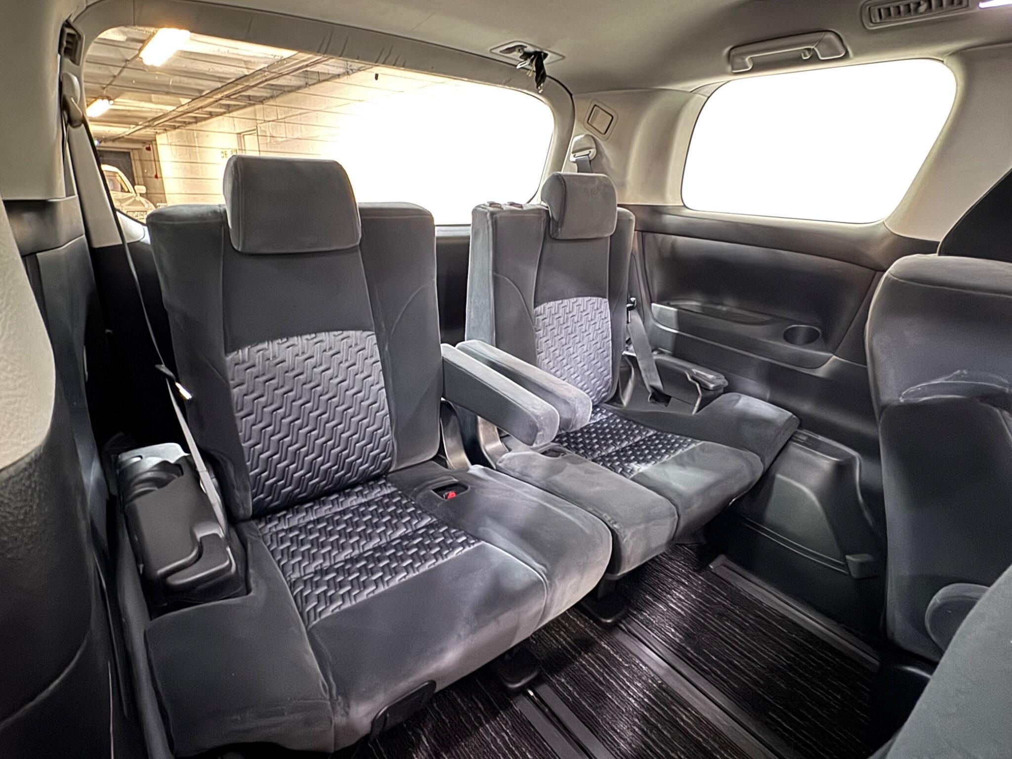 Toyota Vellfire - Image 14