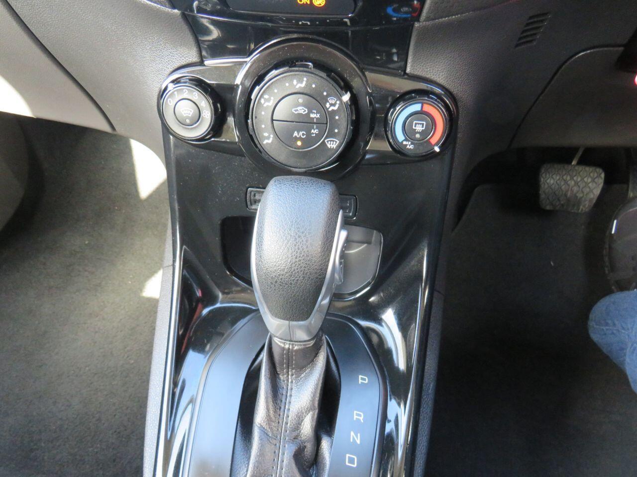 Ford Fiesta - Image 14