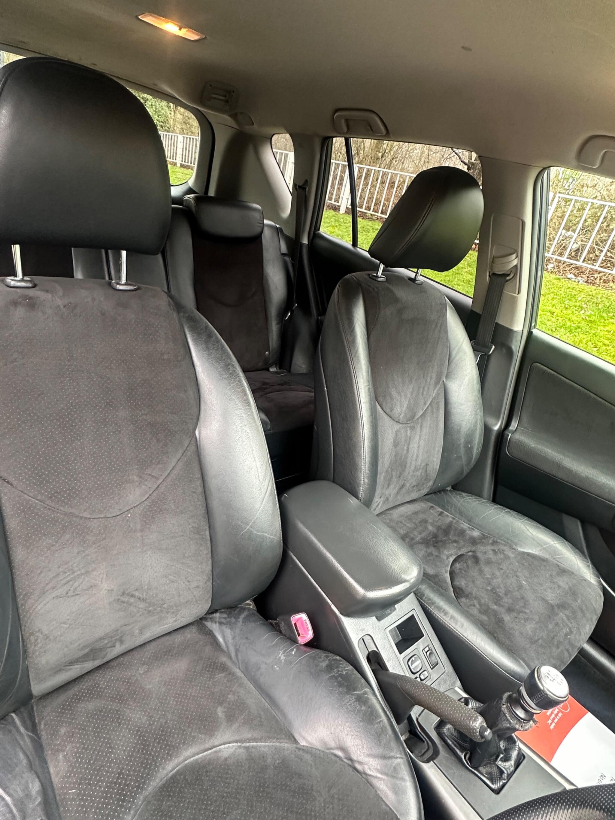 Toyota RAV4 - Image 33