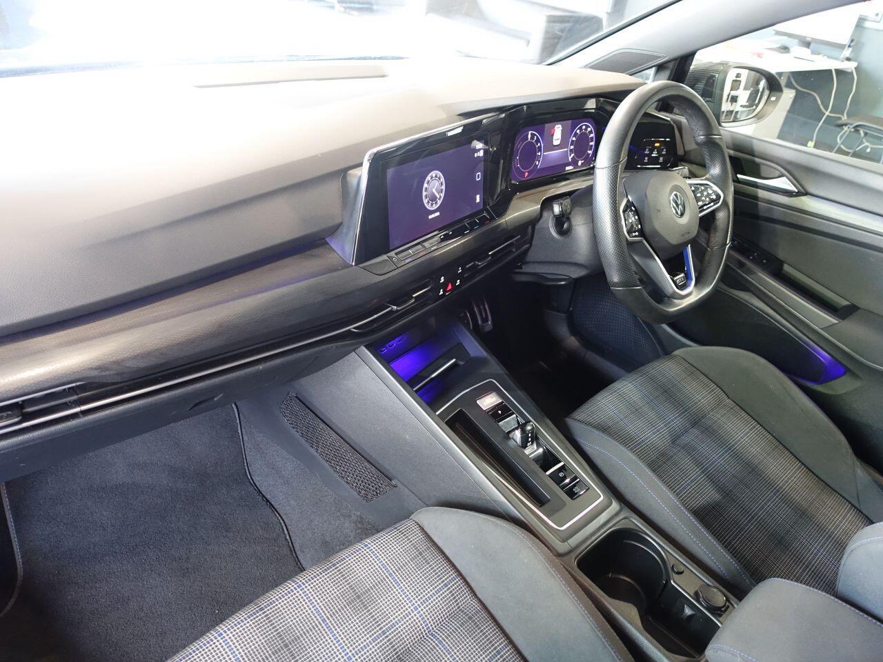 Volkswagen Golf - Image 11