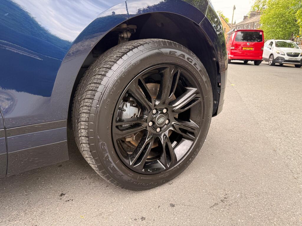 Land Rover Range Rover Velar - Image 25
