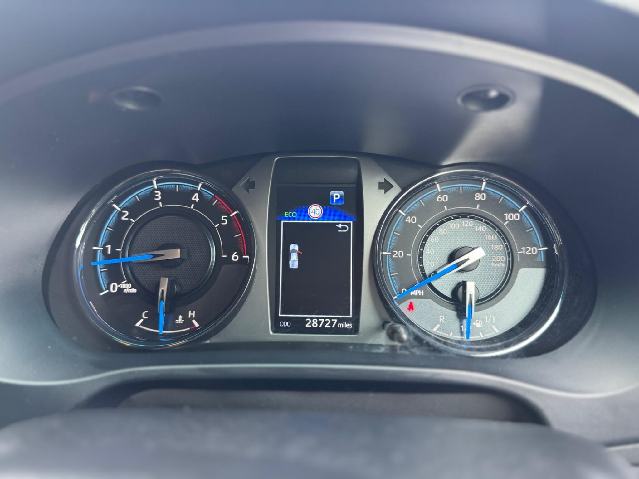 Toyota Hilux - Image 24