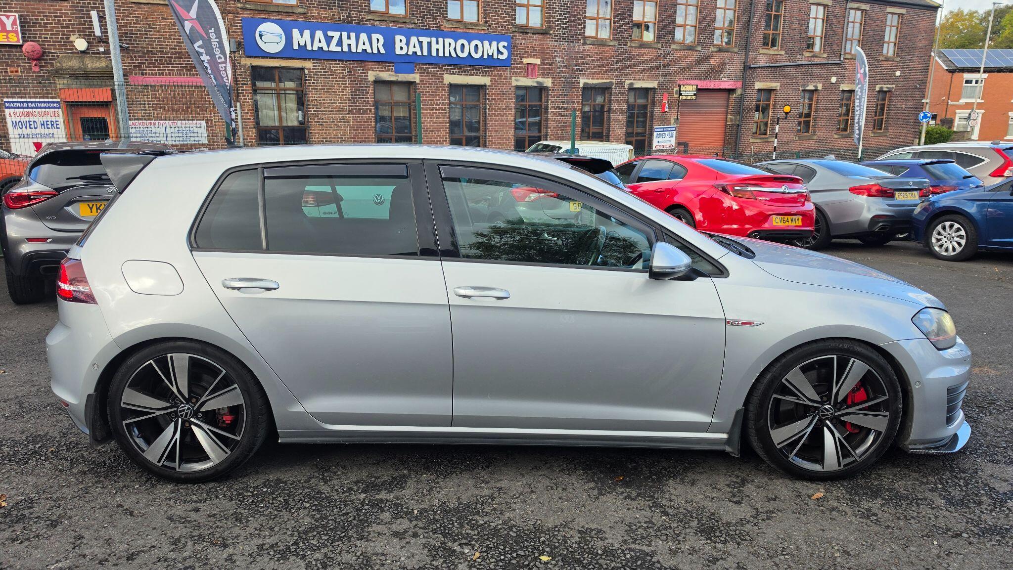 Volkswagen Golf - Image 8