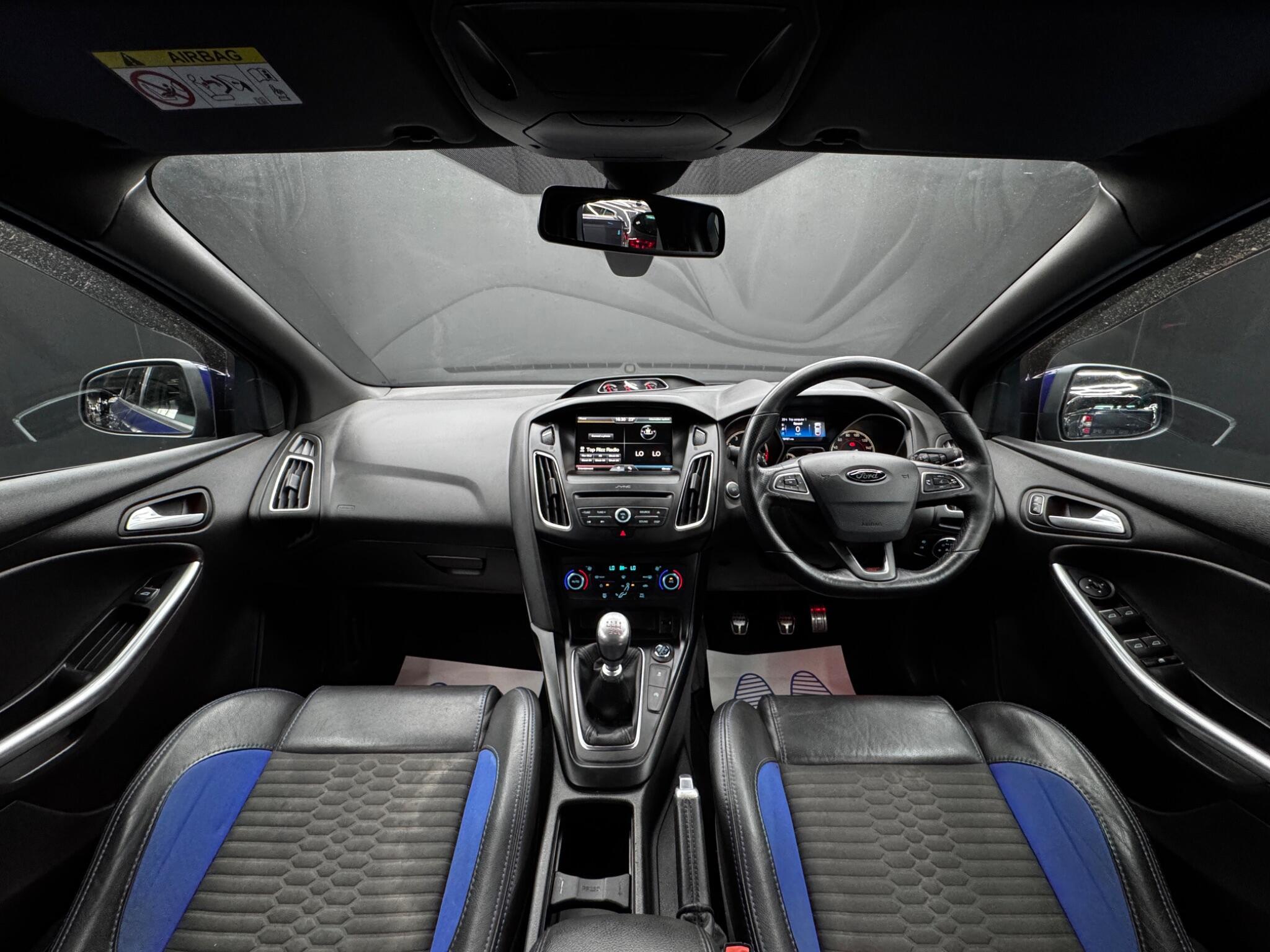 Ford Focus - Image 17