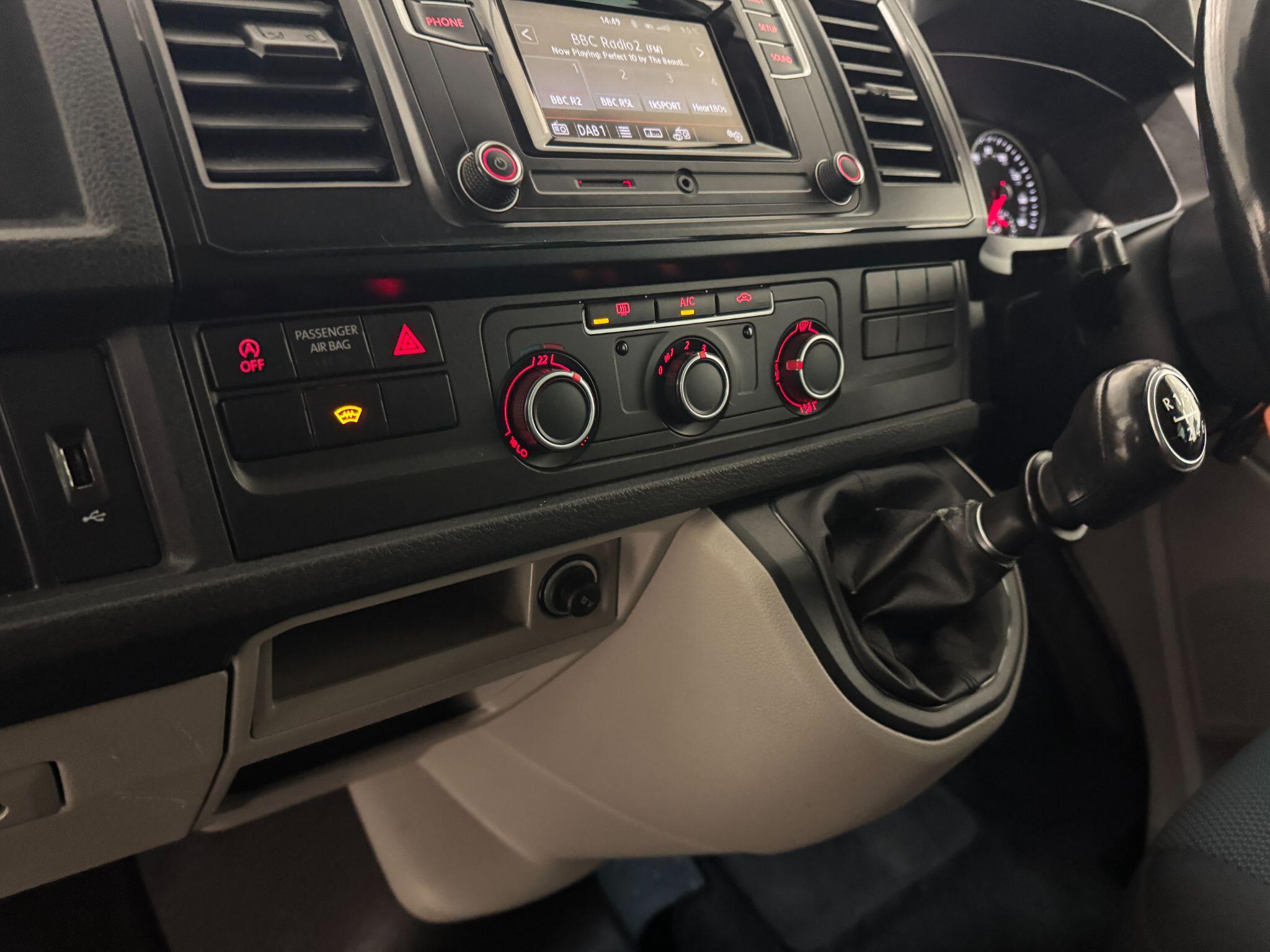 Volkswagen Transporter - Image 76