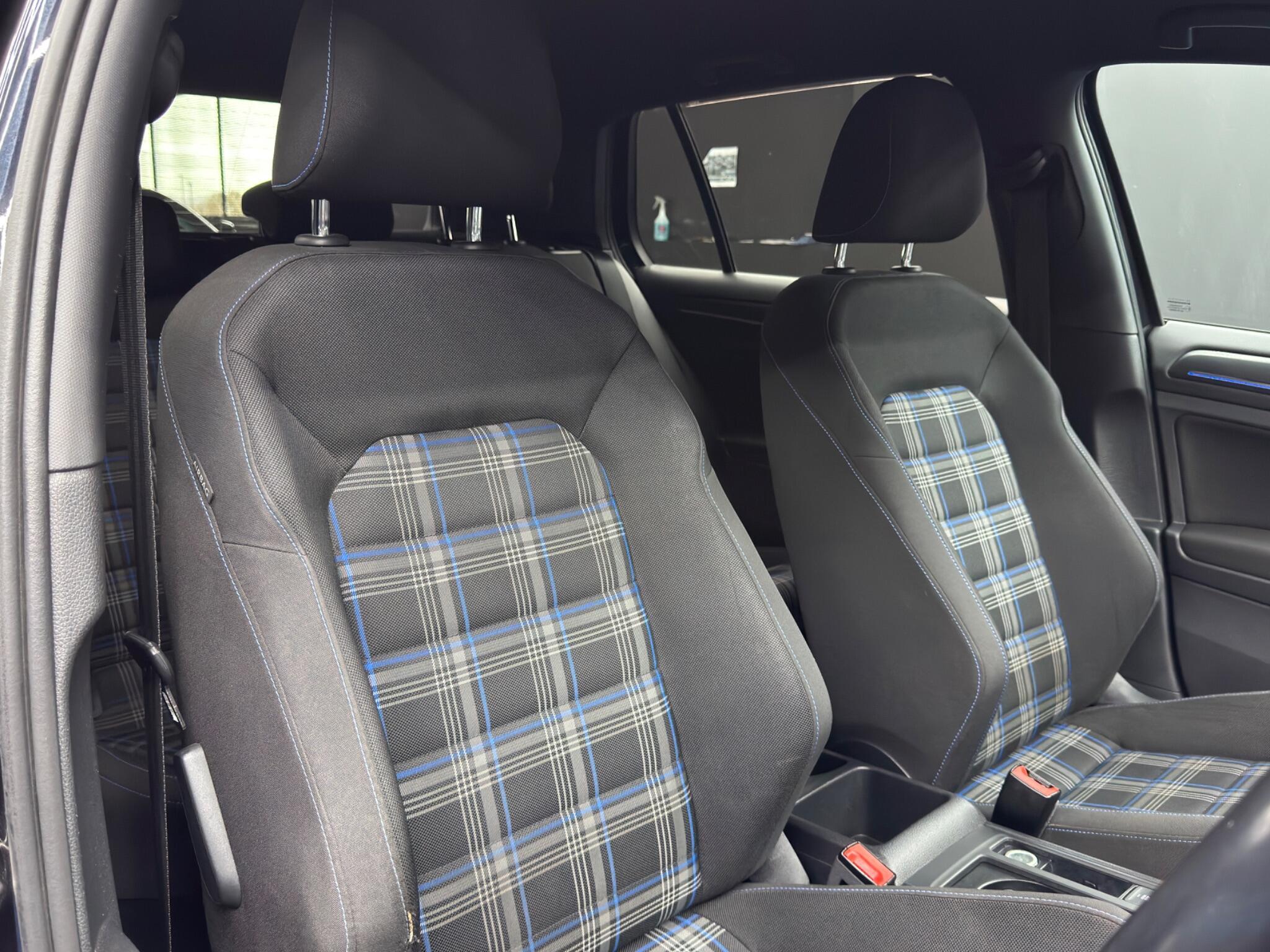 Volkswagen Golf - Image 12
