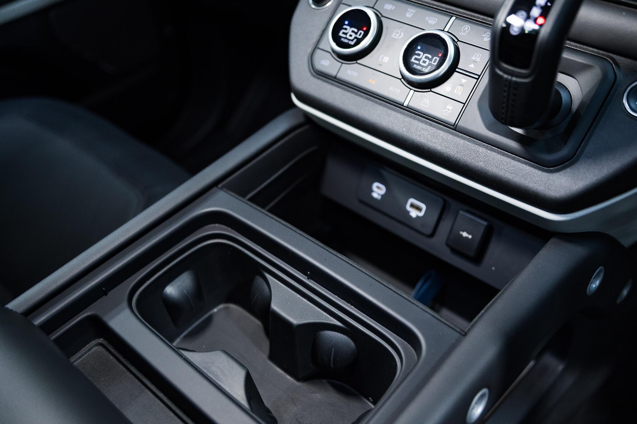 Land Rover Defender 110 - Image 37