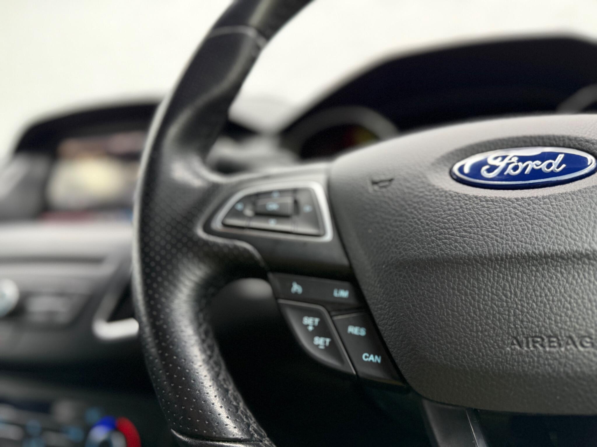 Ford Focus - Image 37