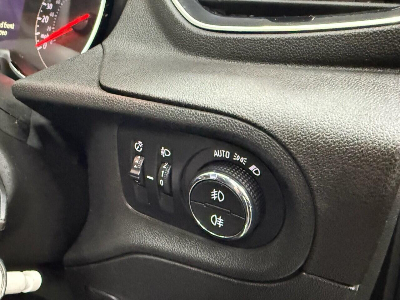 Vauxhall Grandland X - Image 18