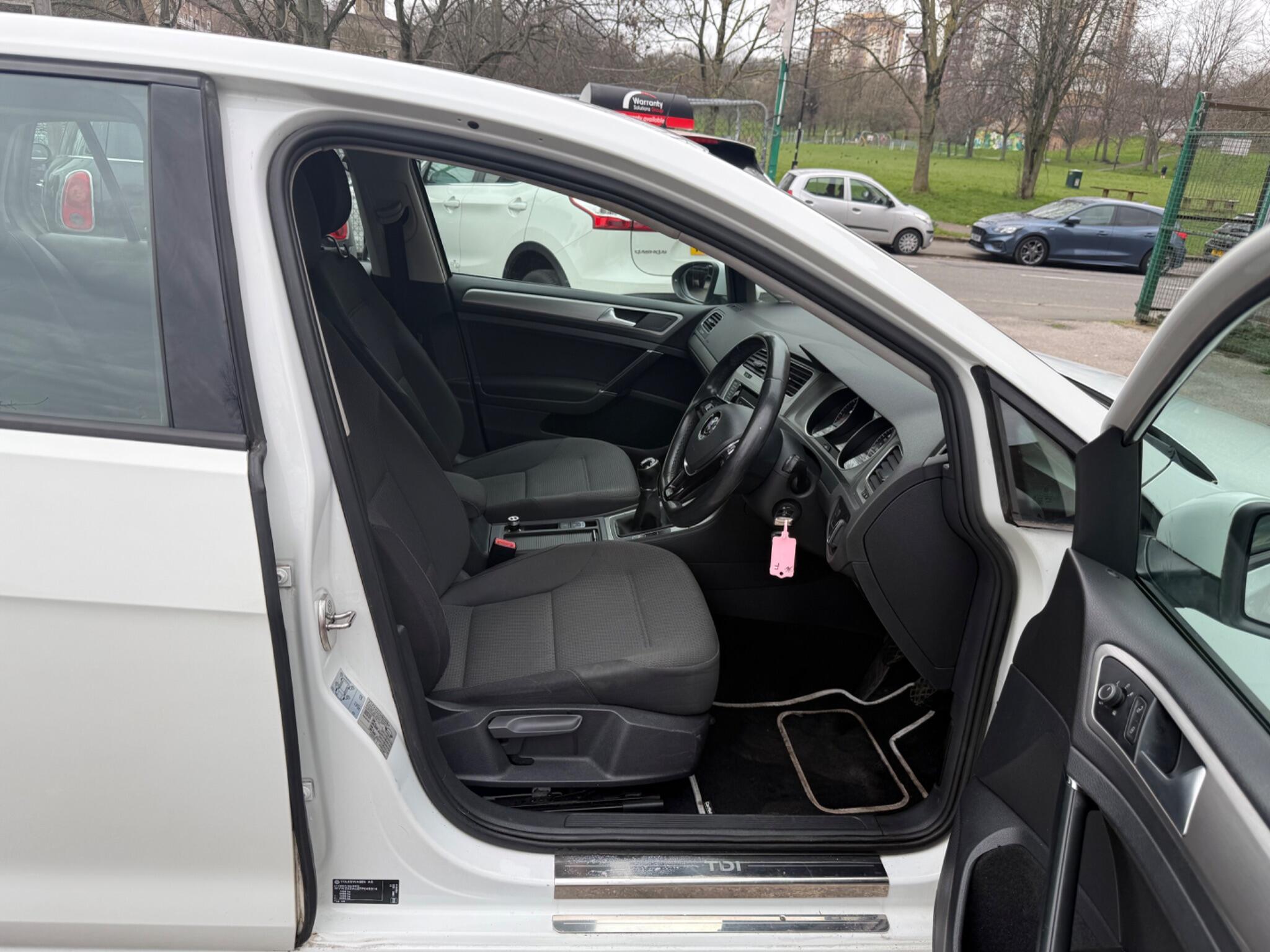 Volkswagen Golf - Image 19