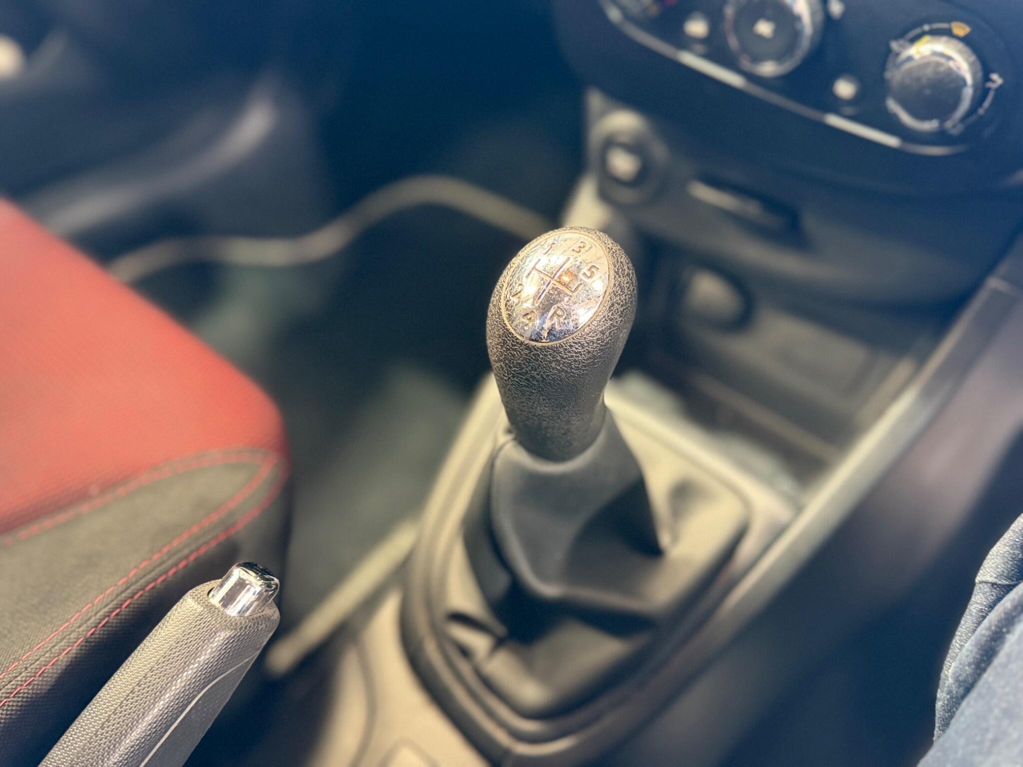 Renault Clio - Image 27