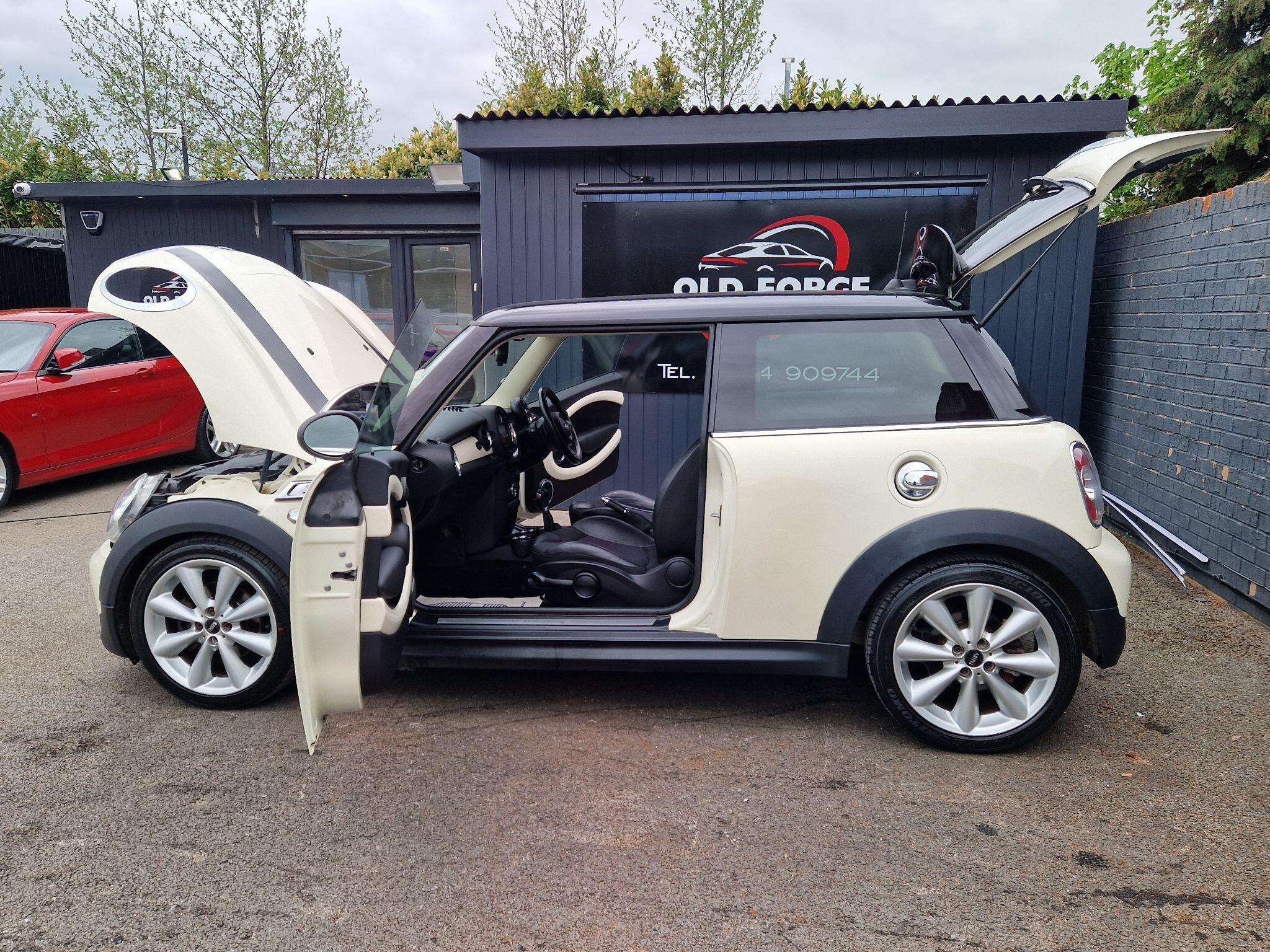 MINI Hatch - Image 16