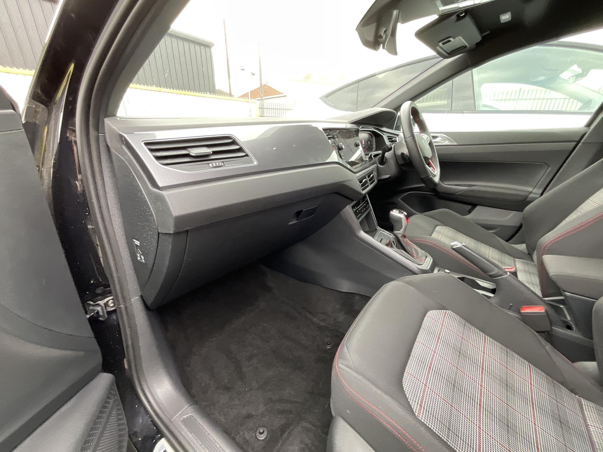 Volkswagen Polo - Image 17