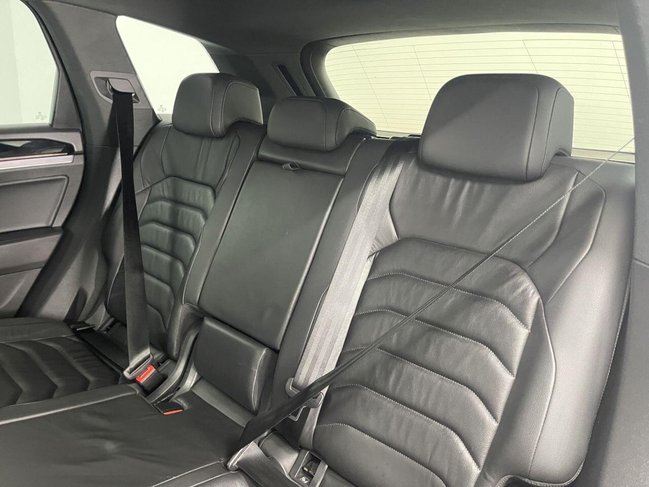 Volkswagen Touareg - Image 30