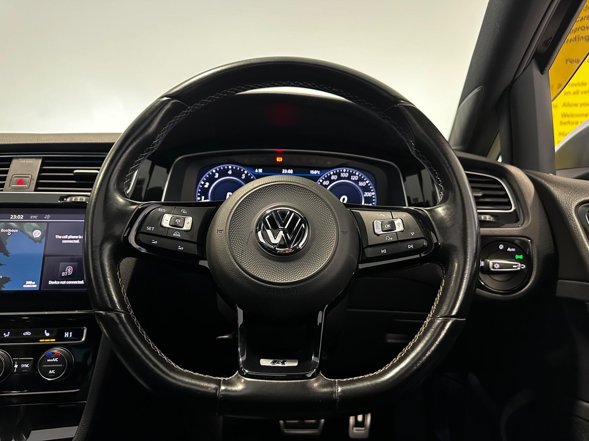 Volkswagen Golf - Image 27