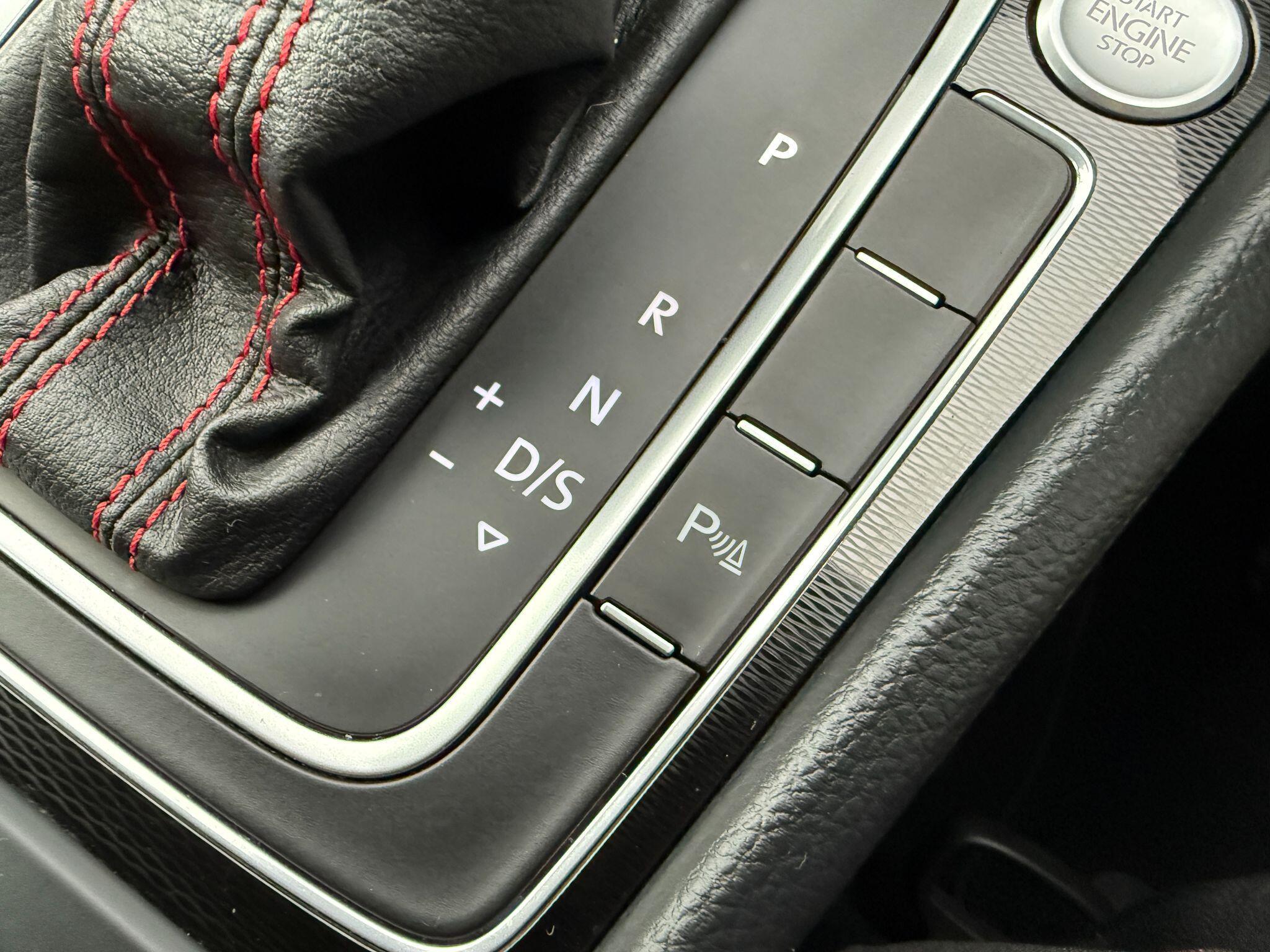 Volkswagen Golf - Image 53