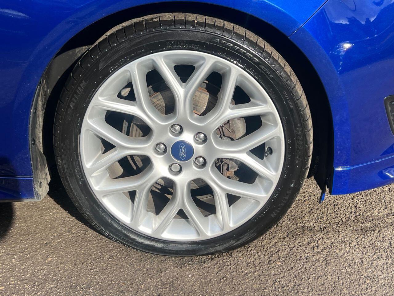 Ford Focus - Image 32